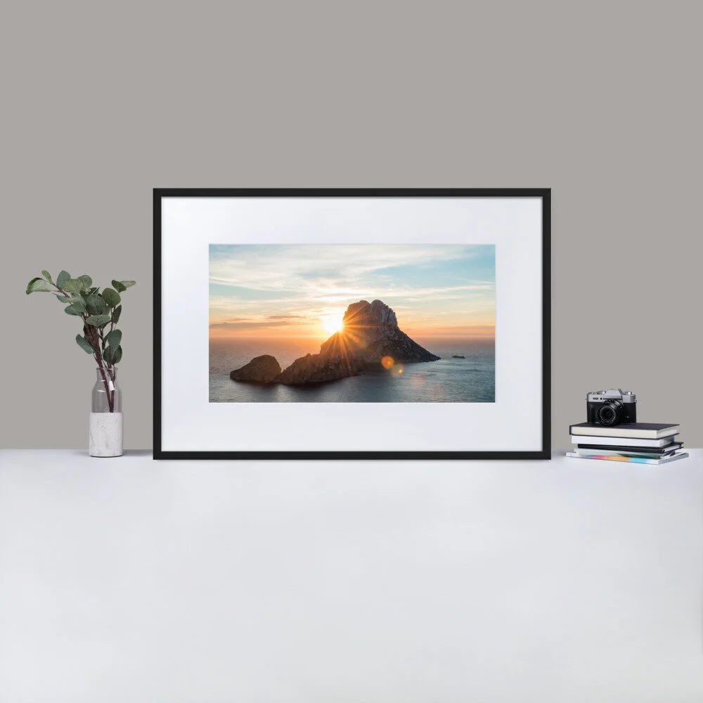 EsVedra-(4)_mockup_Lifestyle-1_Lifestyle_61x91-cm_Black.jpg