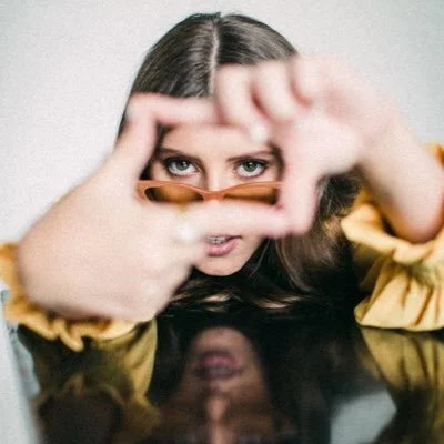 Lindsey Lomis Releases Newest Single and Music Video, "Feel"