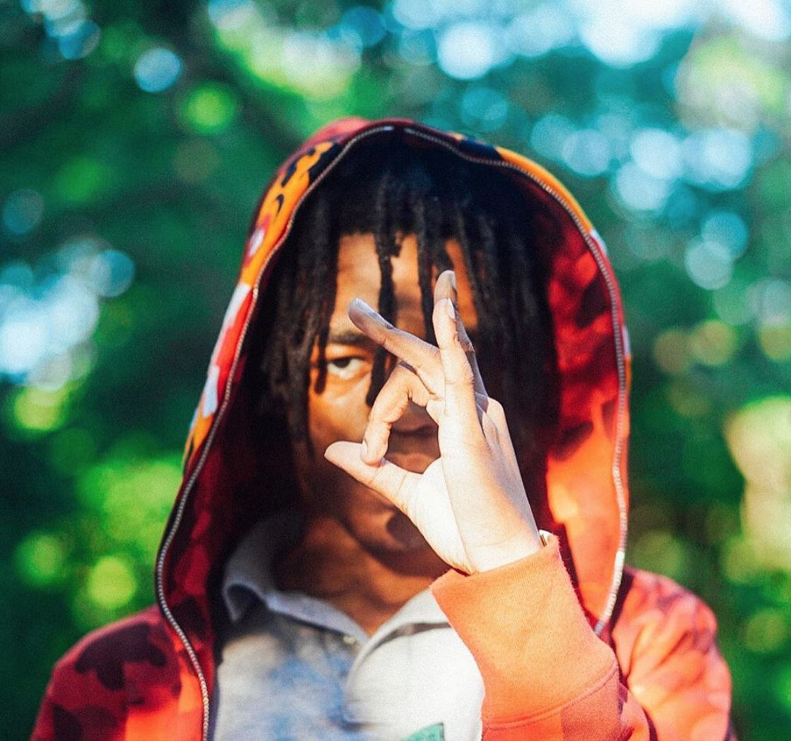 Watch: Whiterosemoxie's Video for "applause"