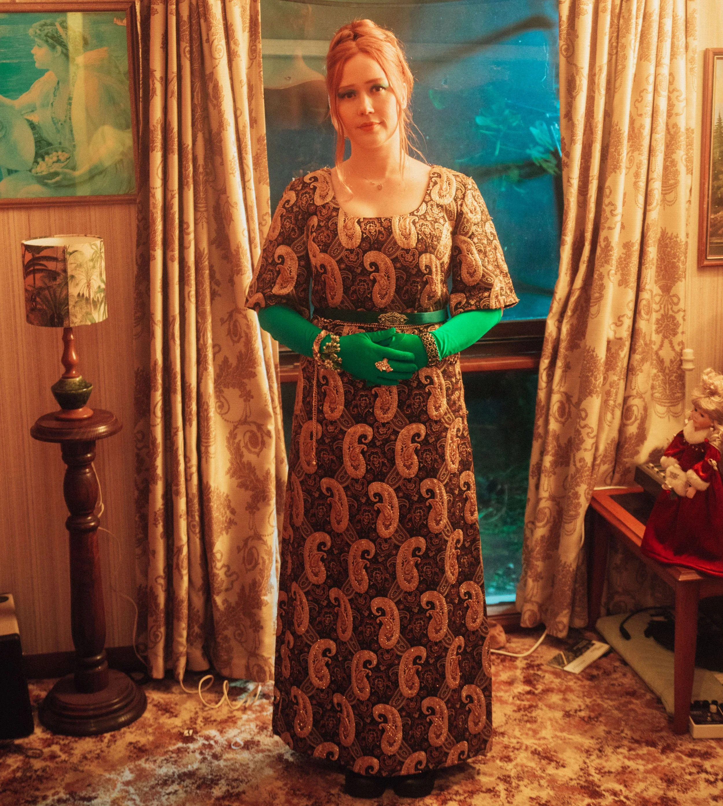 Julia Jacklin releases new song "I Was Neon" and announces world tour 