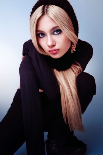 DAINE SUBVERTS STEREOTYPES WITH THE ADDICTIVE HYPER-POP ANTHEM ‘BOYTHOTS’