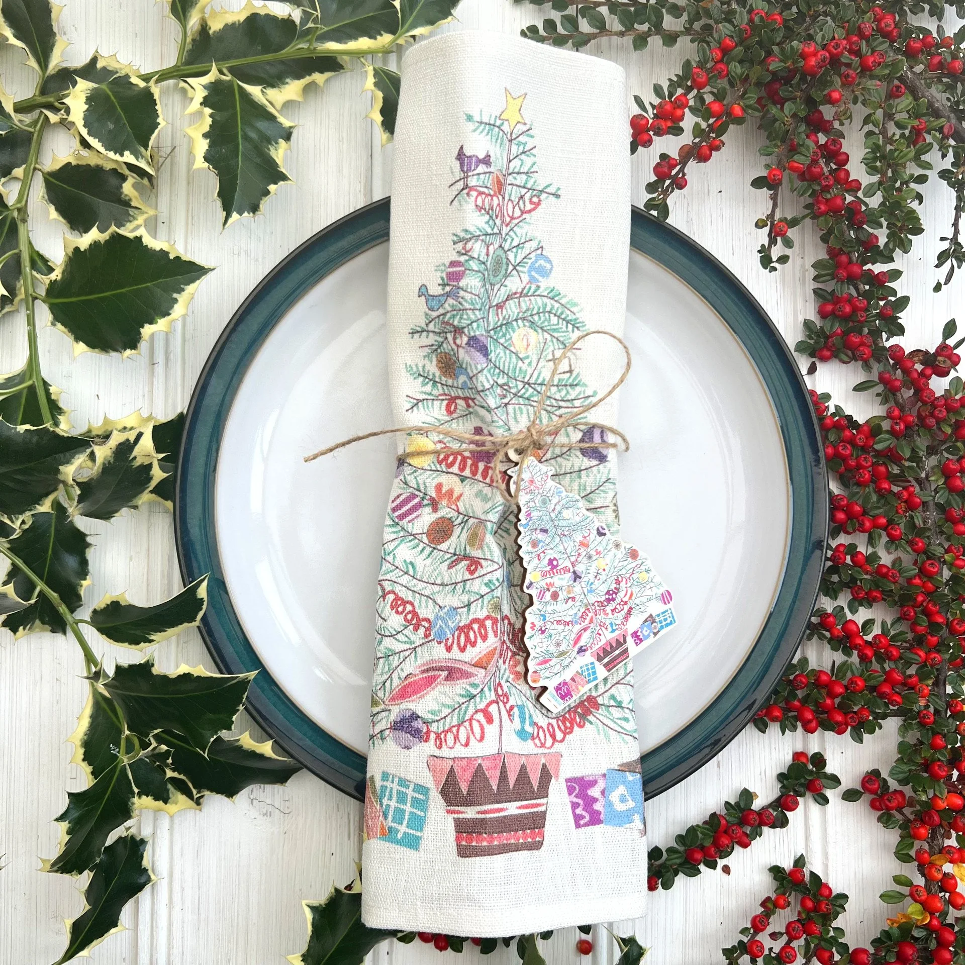 wooden christmas tree dec and napkin.jpg