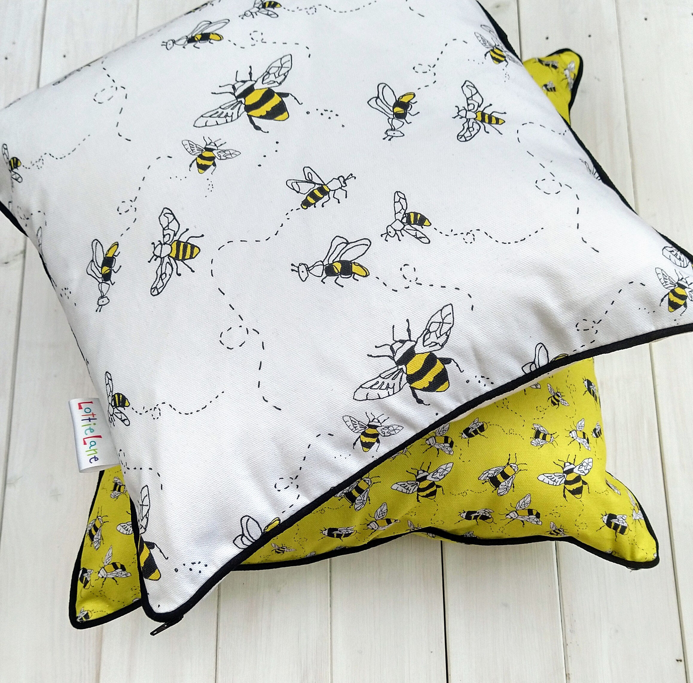 White Buzzy Bees Organic Cushion 