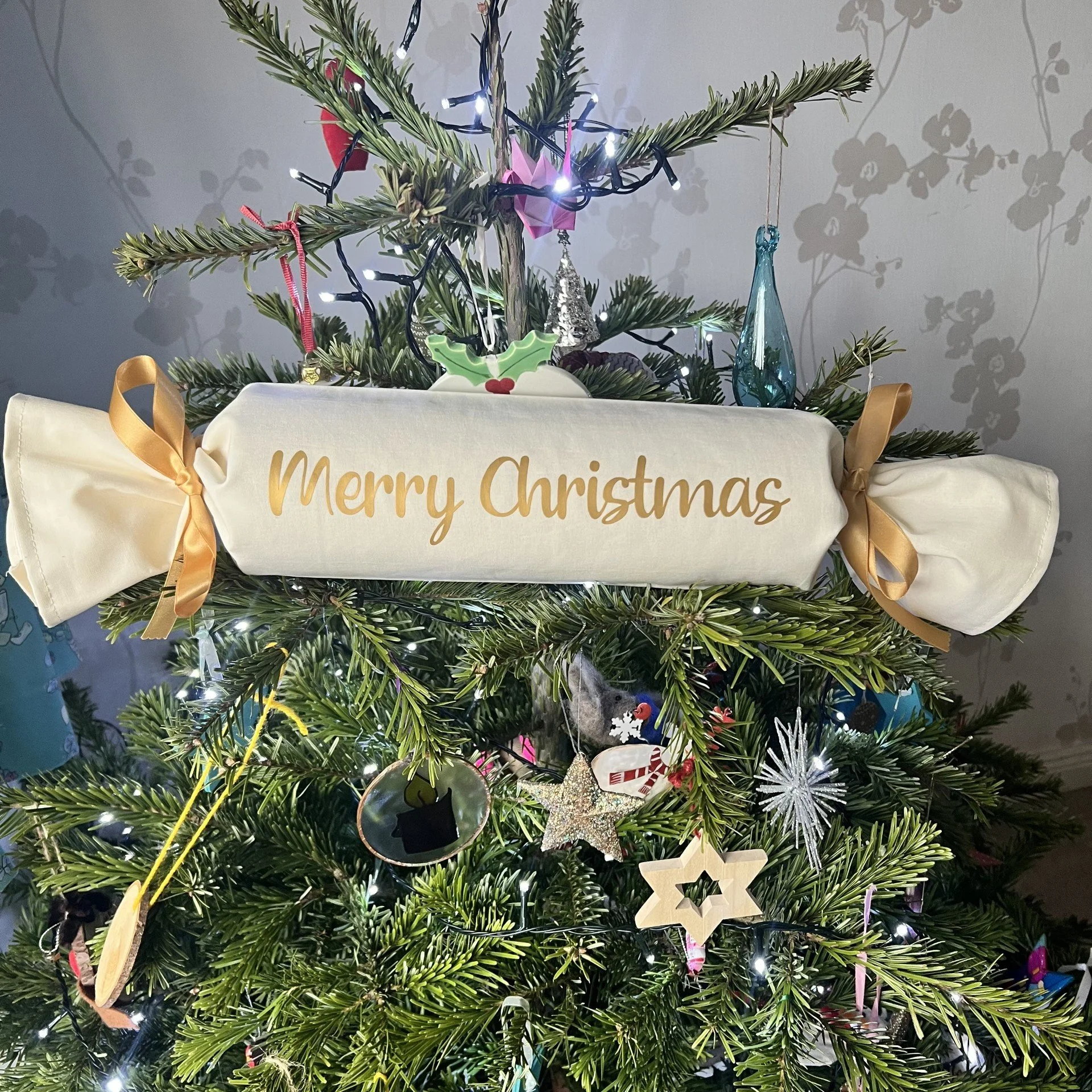 cream giant christmas cracker.jpeg