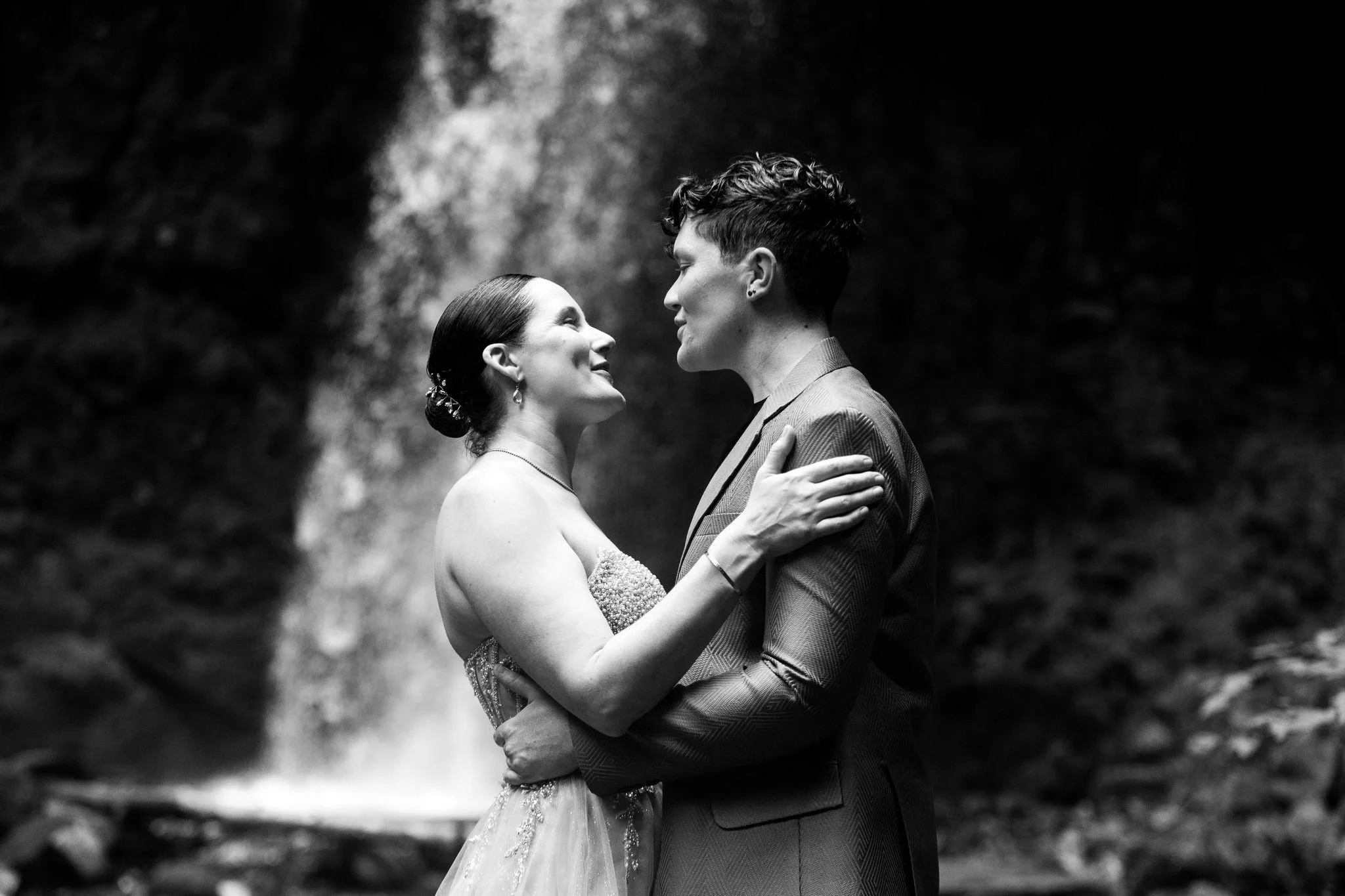 PORTLAND QUEER ELOPEMENT HIKE STEPH GRANT-4.jpg