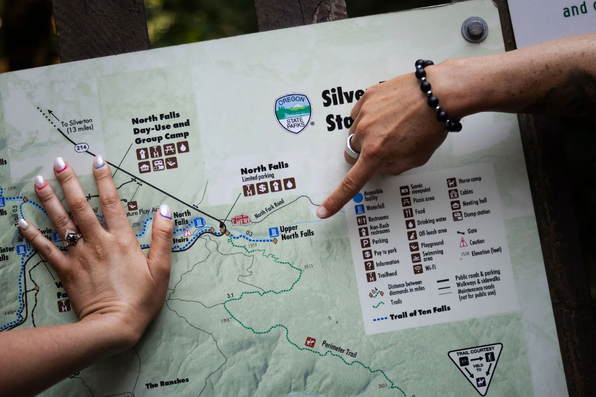 Chels_Nance_Wedding_Hike_STEPH_GRANT_STUDIOS-370.jpg