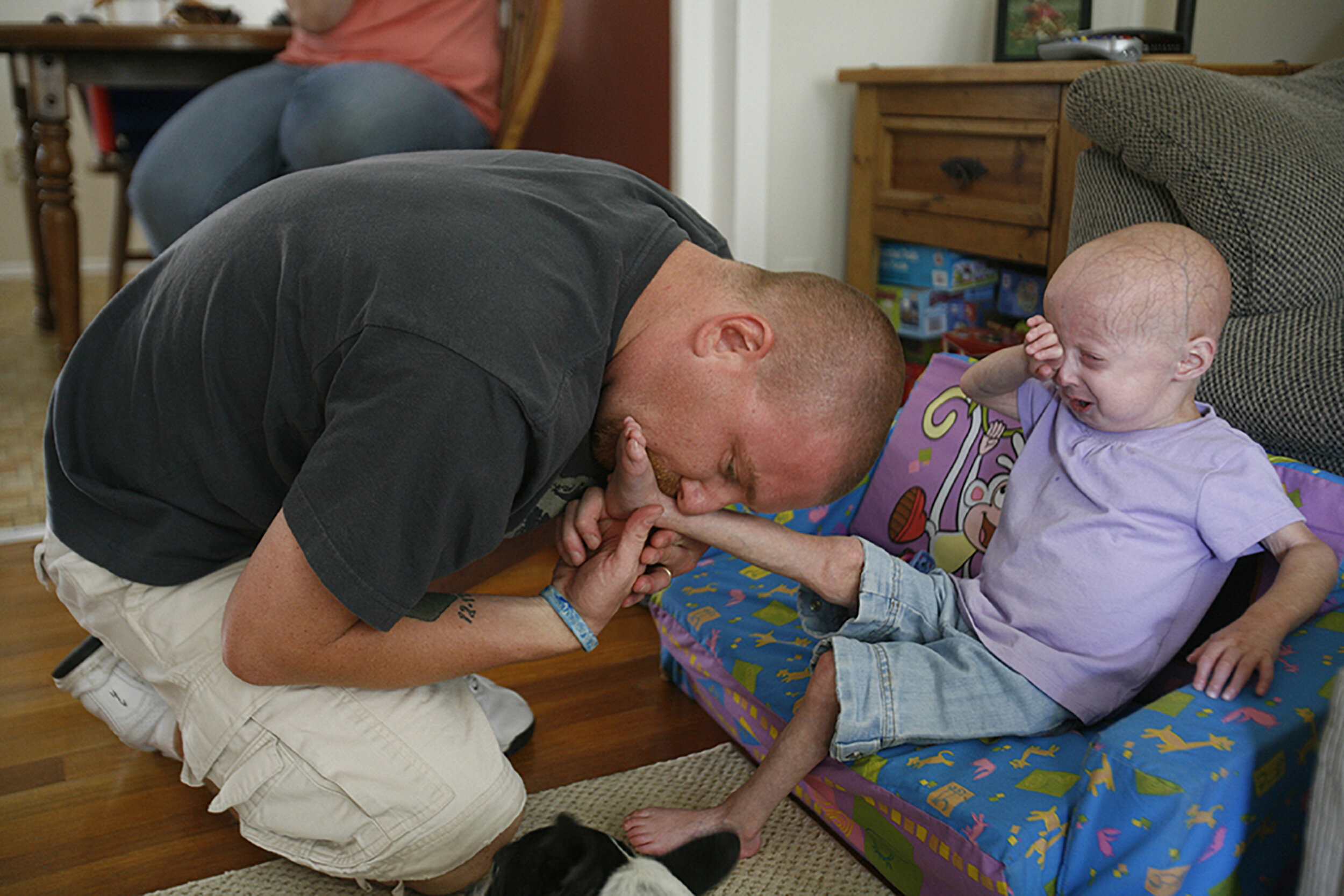  FOR TWIST0727_singleLeslie Herrick CQkpm, 43, of Dearborn, enjoys dinner with friends at Andiamo's Restaurant in Dearborn, Mich., Friday, July 11, 2008. Herrick is single in the city.  KIMBERLY P. MITCHELL/Detroit Free Press 