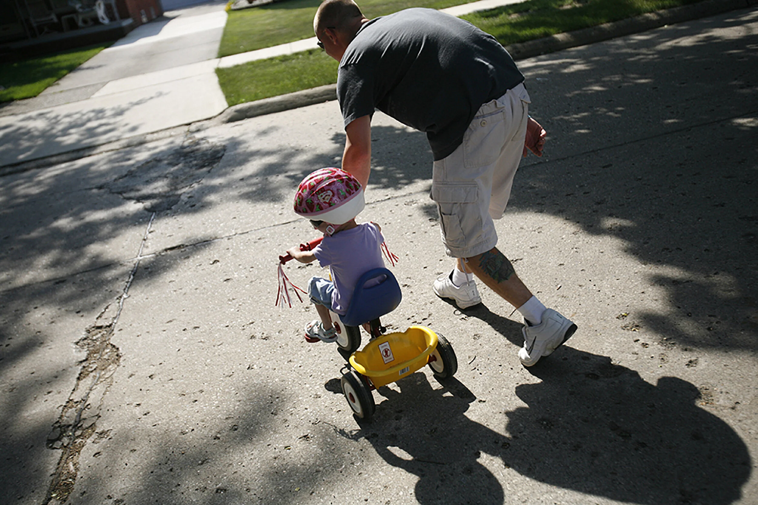  FOR TWIST0727_singleLeslie Herrick CQkpm, 43, of Dearborn, enjoys dinner with friends at Andiamo's Restaurant in Dearborn, Mich., Friday, July 11, 2008. Herrick is single in the city.  KIMBERLY P. MITCHELL/Detroit Free Press 