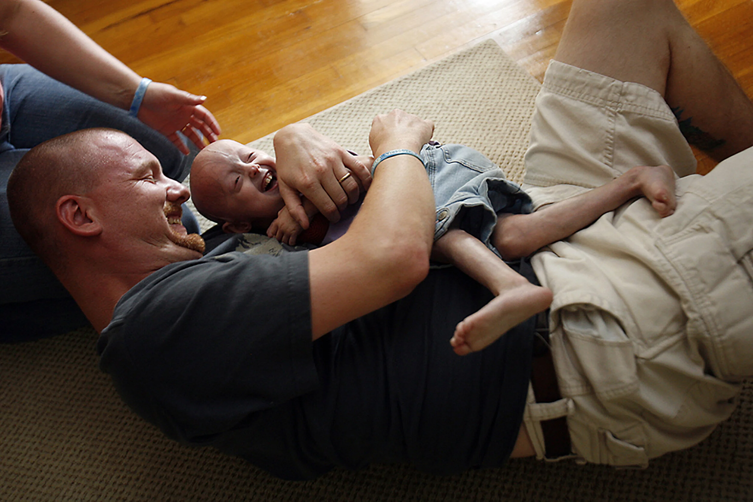  FOR TWIST0803_lindsayLindsay Ratcliffe CQkpm, 4, of Flat Rock, plays with her dad, Joe Ratcliffe CQkpm, 29, of Flat Rock in their home, Wednesday, July 16,2008. Lindsay was diagnosed with Progeria when she was 5 five months old. Prgoeria is a diseas