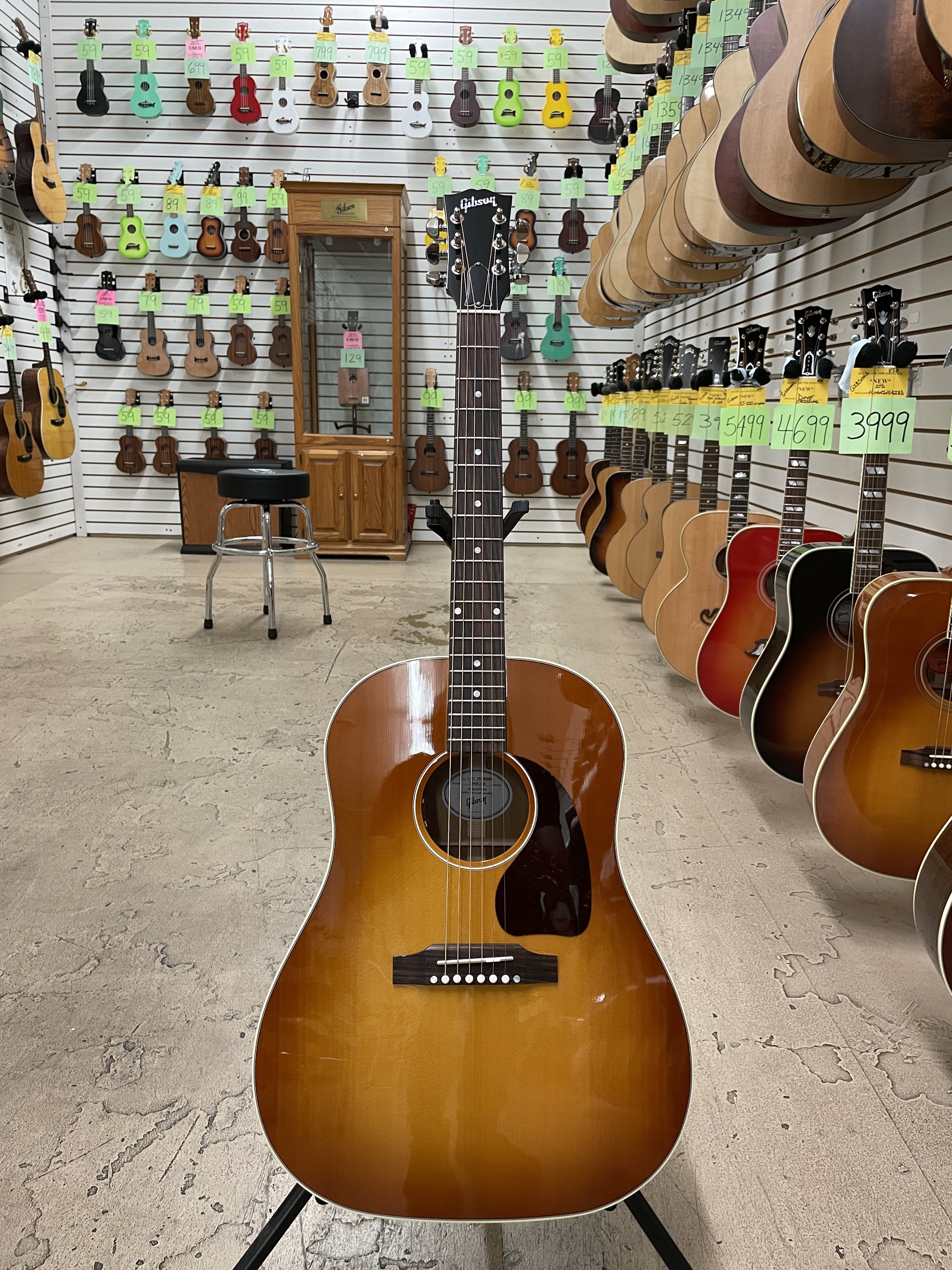 2025 Gibson J45 Standard Heritage Cherry Sunburst