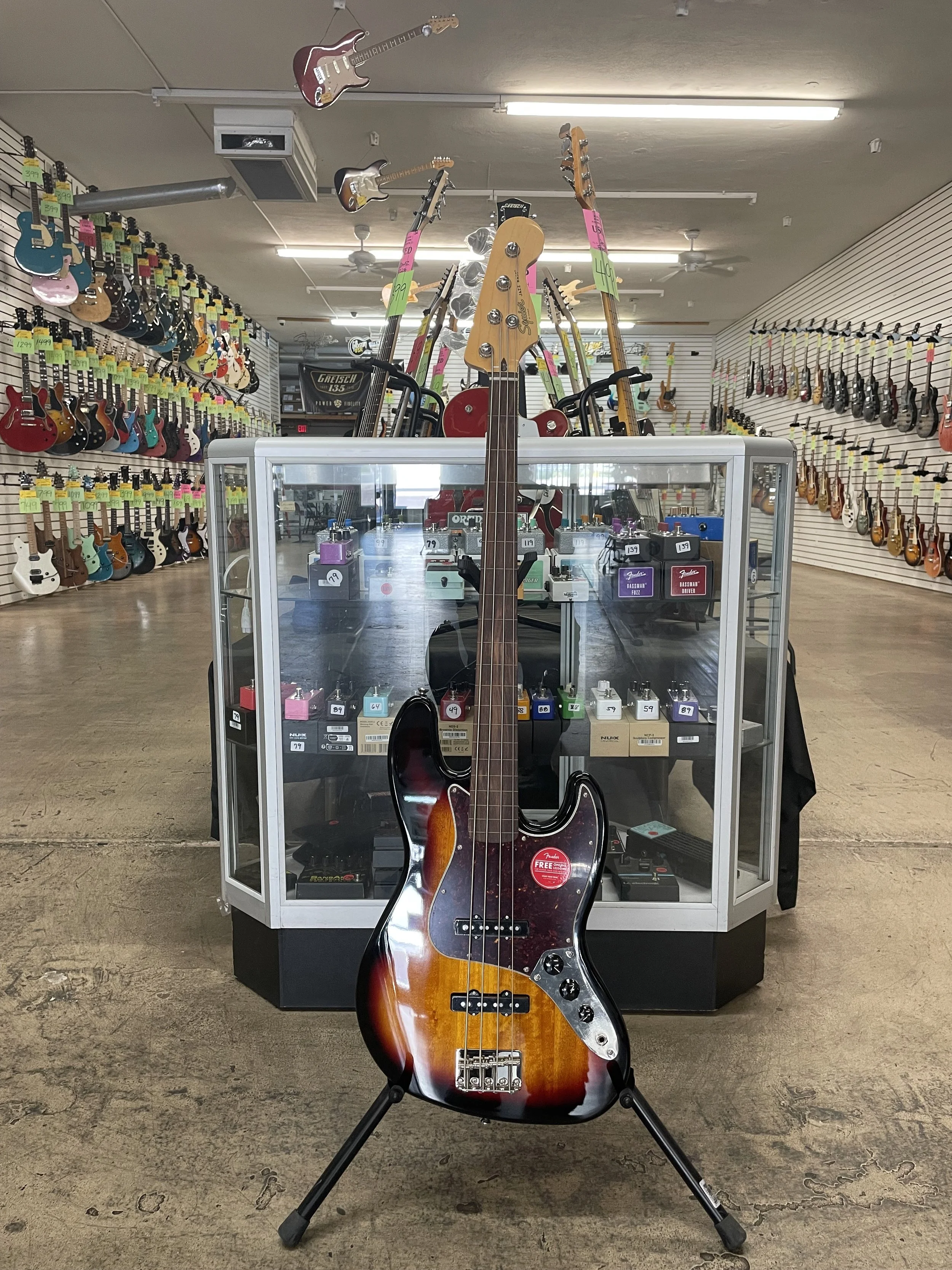 2025 Squier Classic Vibe Fretless 60's Jazz Bass 3 Tone Sunburst
