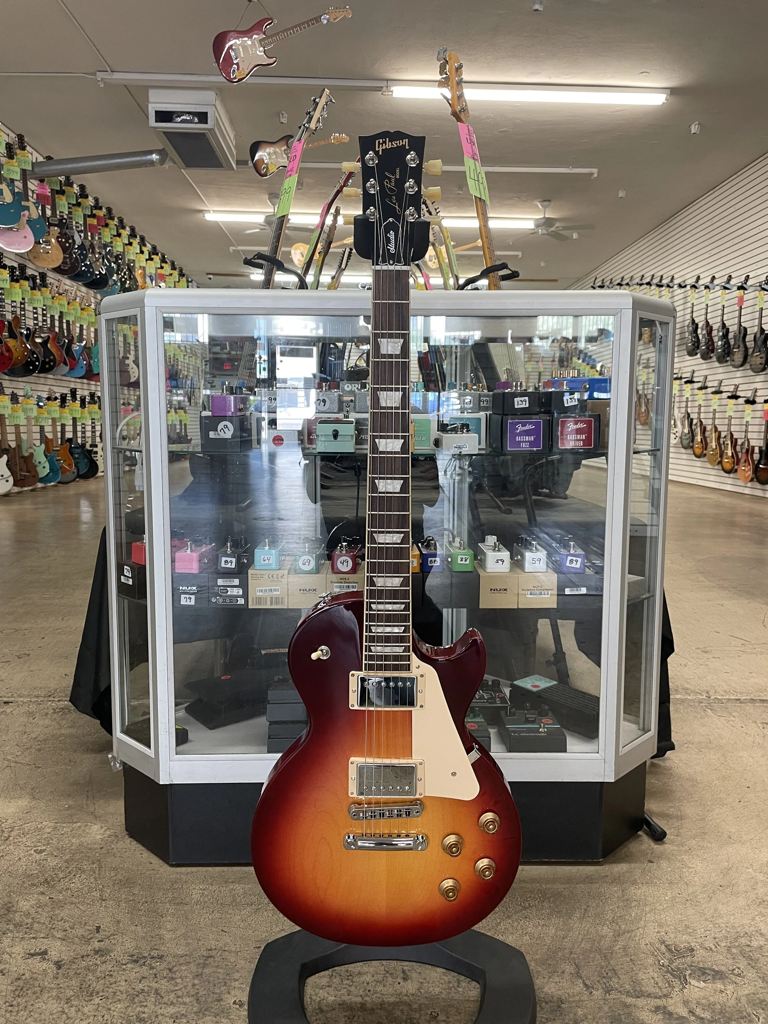 2025 Gibson Les Paul Studio Heritage Cherry Sunburst