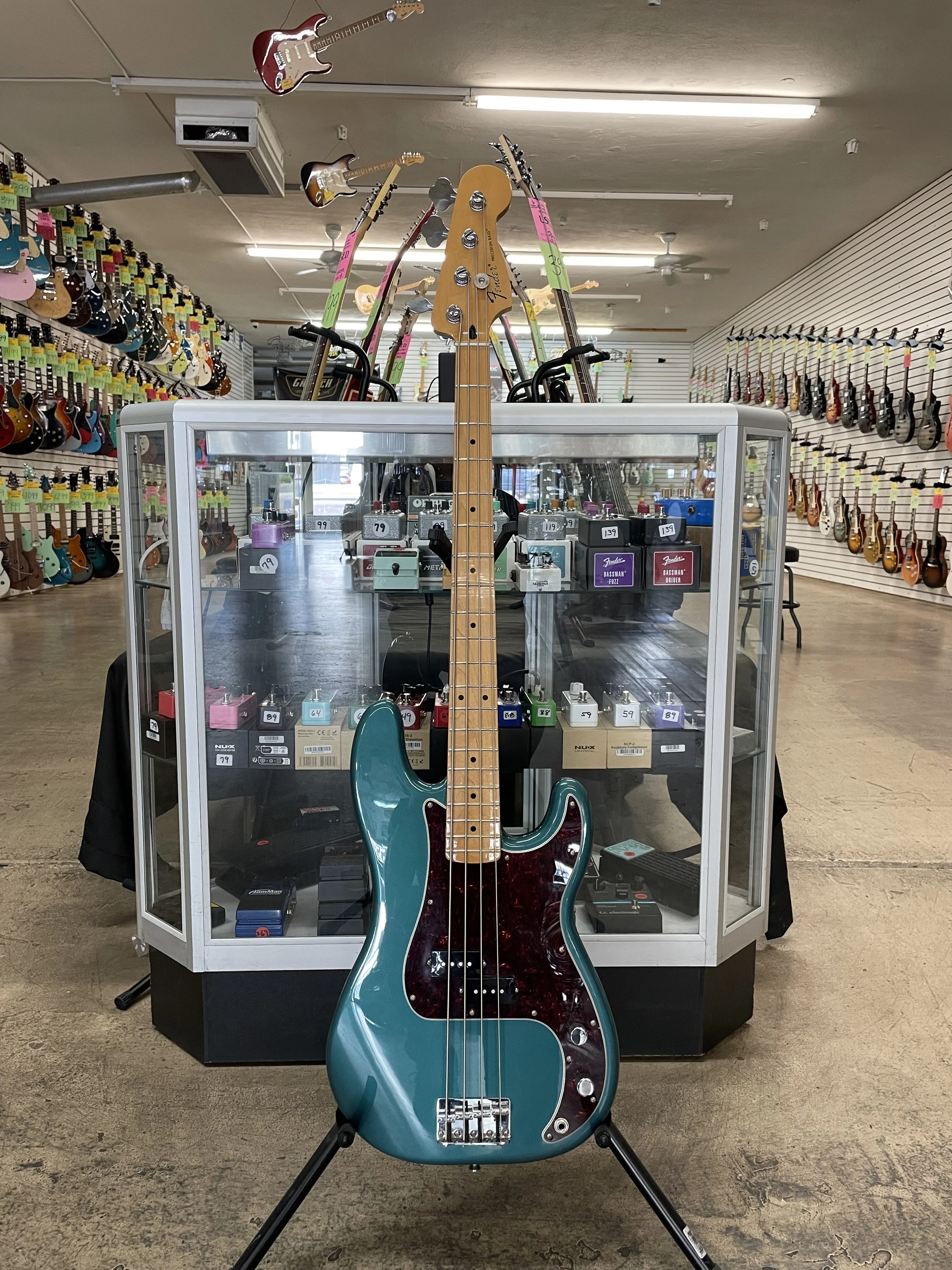Used Fender Player P Bass (2018) Ocean Turquoise
