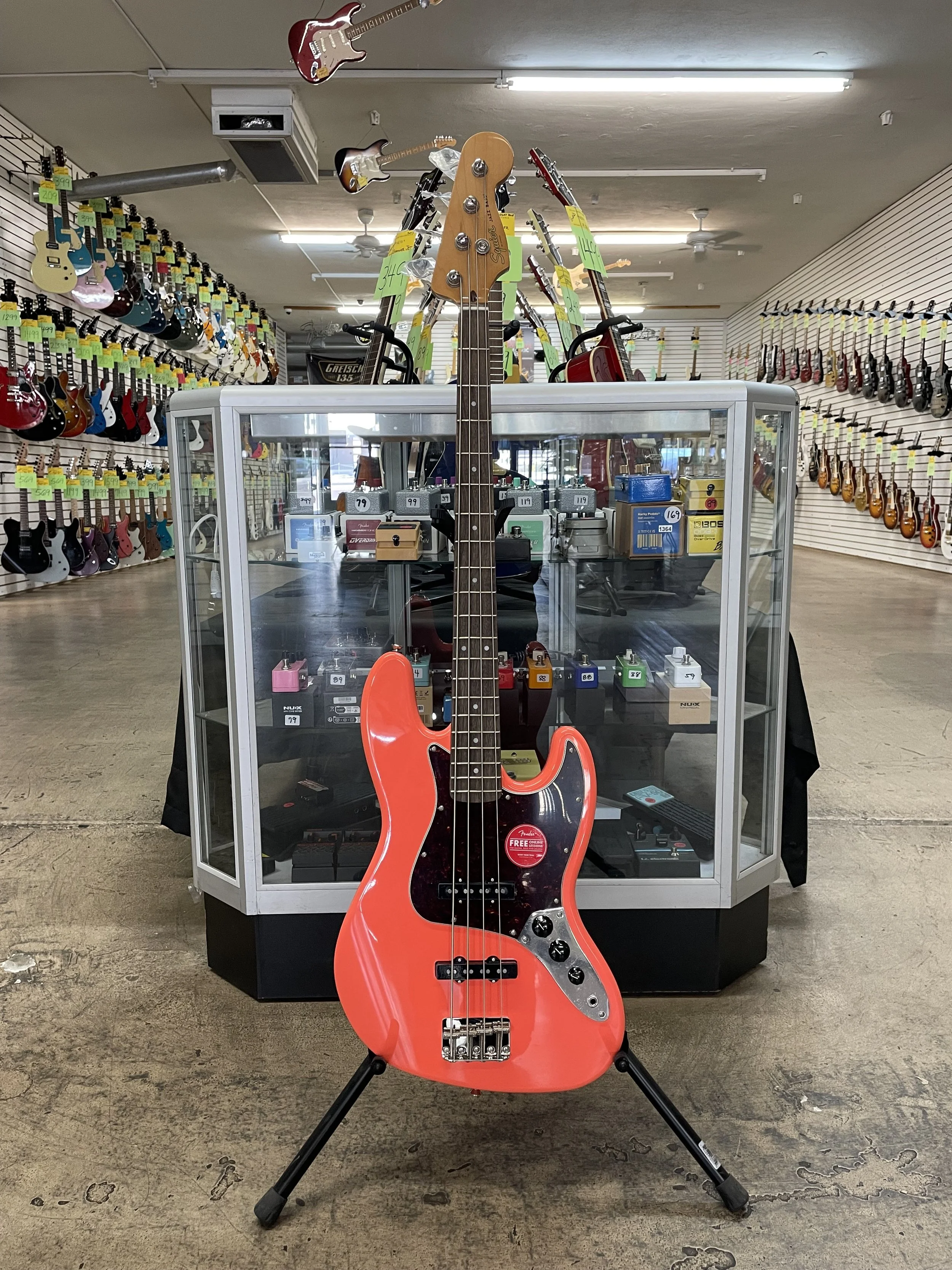 2026 Squier Classic Vibe 60's  Jazz Bass Tahitian Coral