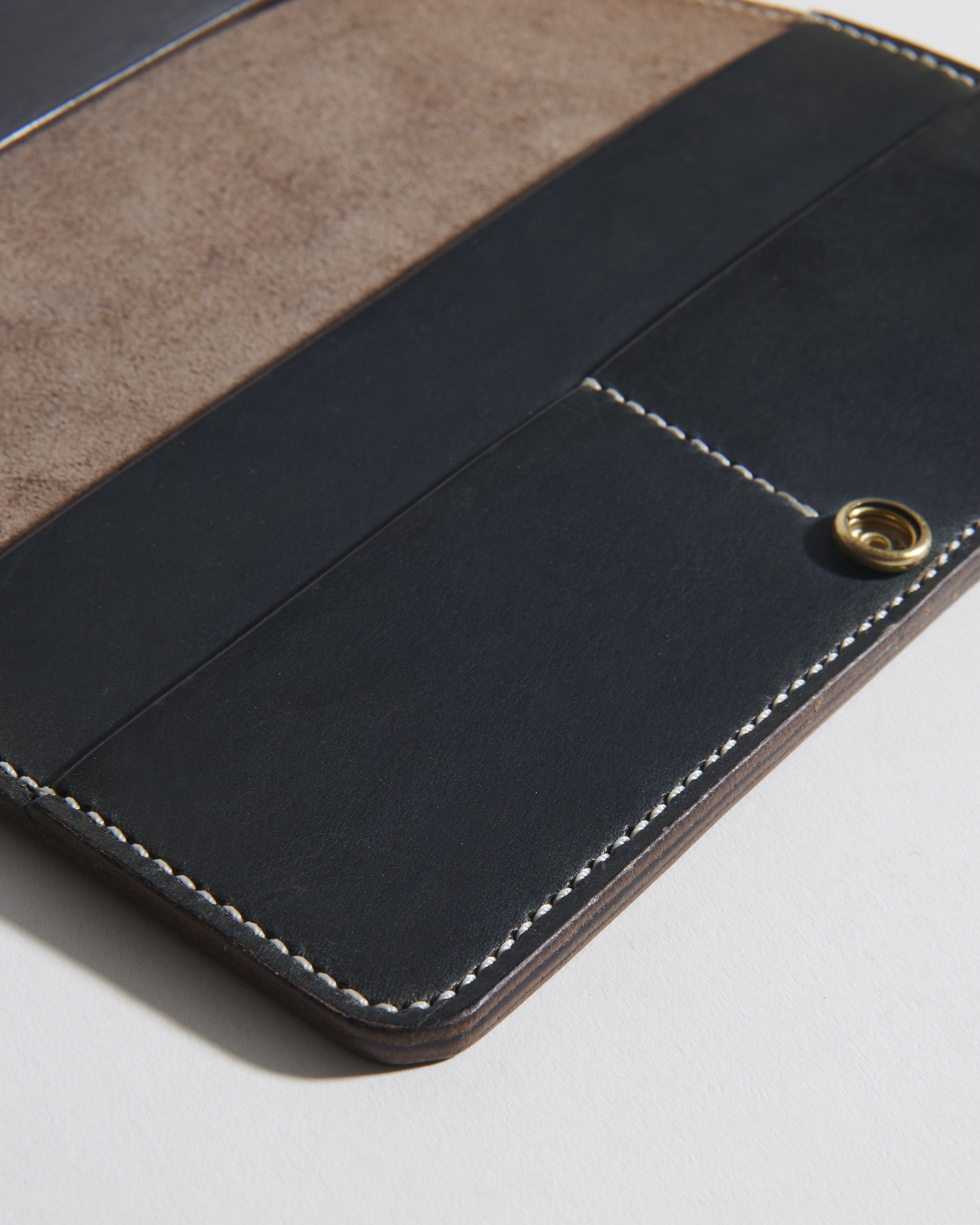 June billfold detail shot of snap