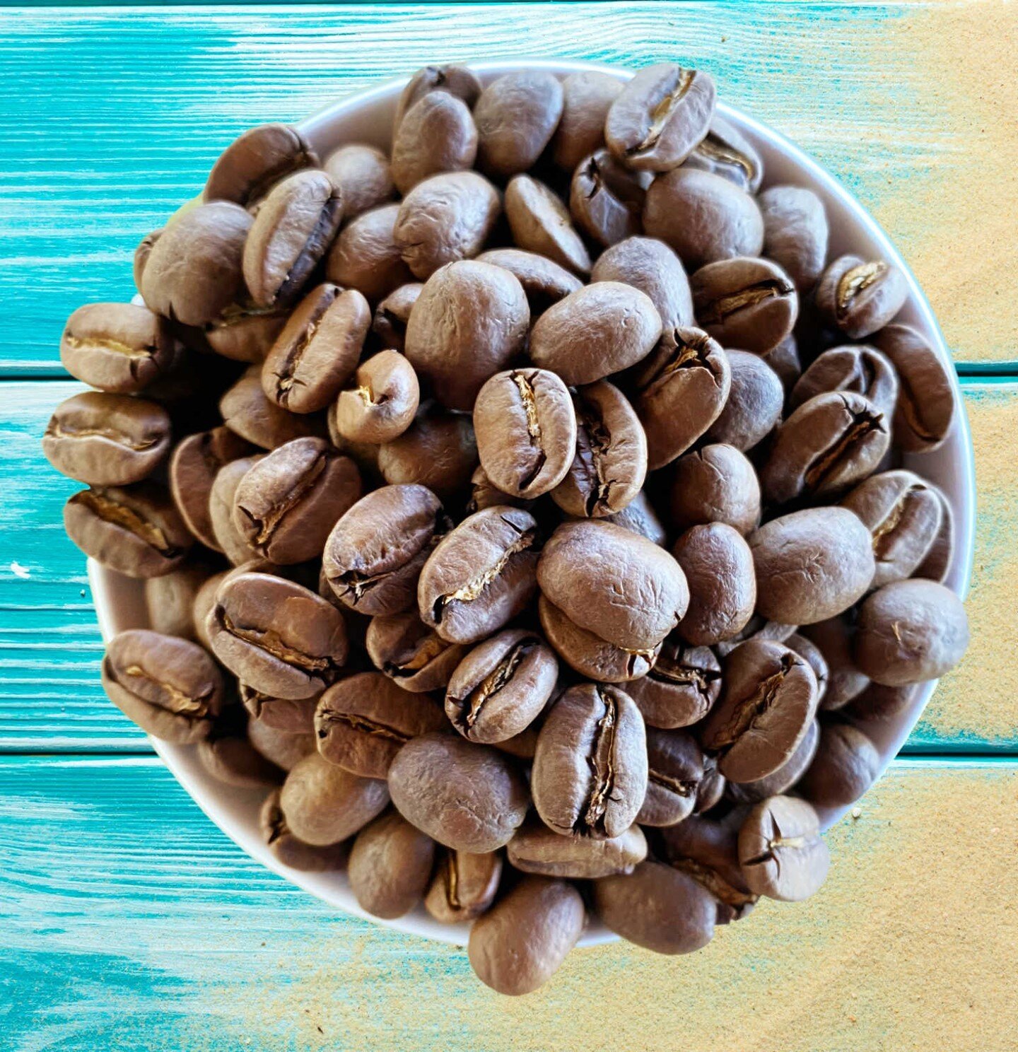 Farmer Focused, Premium Hawaiian Specialty Coffee. Small batch roasted in Kona, Hawaii⁠
⁠
✈️📦☕️KonaRoasted.com