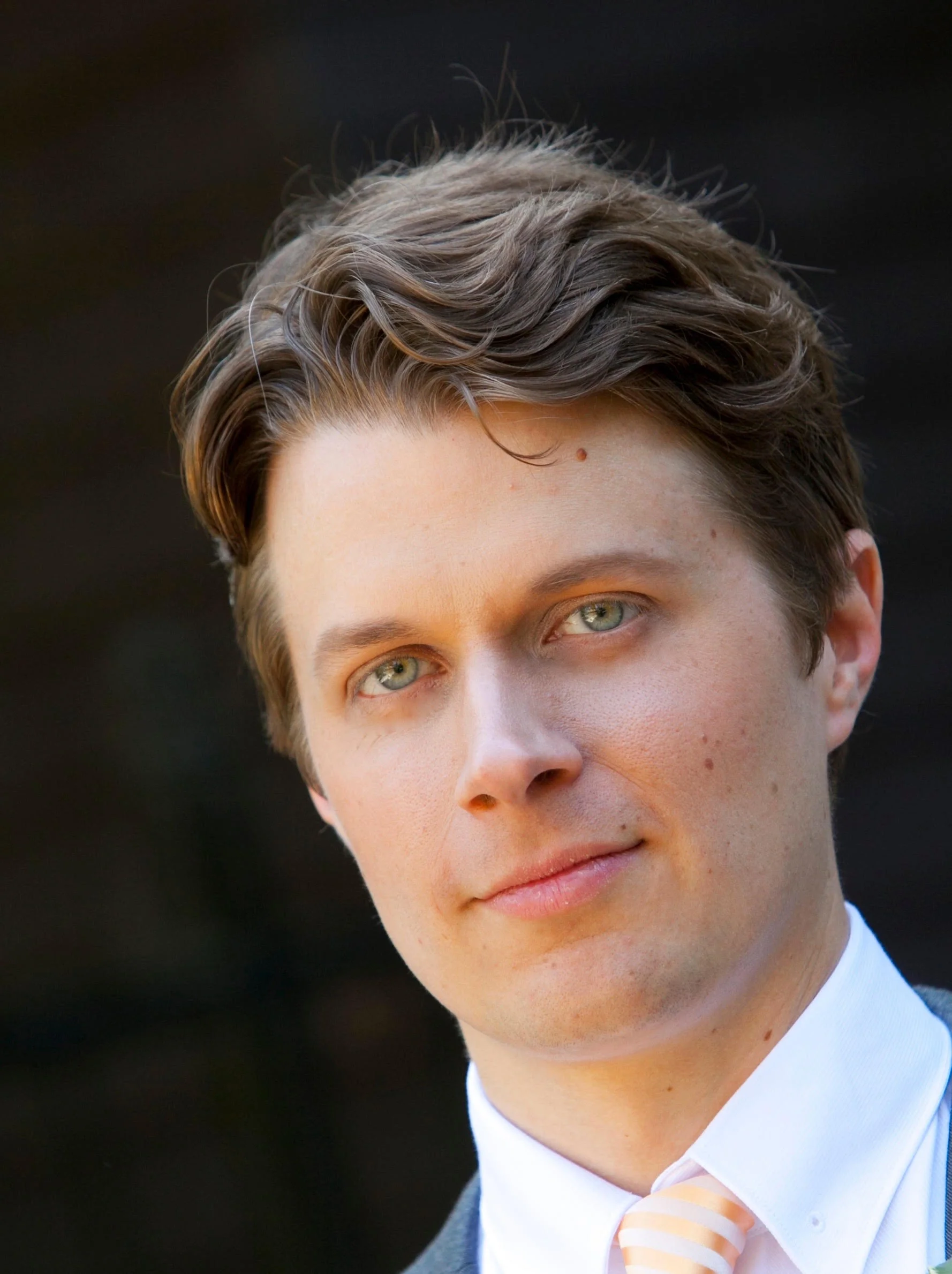 Noah Horn, Tenor As the conductor of choirs praised as "superb" ( The New York Times ), "well-prepared and joyful" ( Detroit Free Press ), and "excellent" ( Opera News ), Dr. Noah Horn presently serves as chorus master for the Detroit Symphony Orchestra, artistic director and founder of the professional vocal ensemble Audivi , and in 2019-20 will teach at Oberlin College as interim Director of Vocal Ensembles. With Audivi he has conducted historically-informed landmark performances of Bach's Mass in B minor and Monteverdi's Vespers, as well as premiering dozens of new compositions and launching several tours around the US. He has worked with ensembles in Austria, Italy, Switzerland, Germany, Sweden, Estonia, Latvia, Lithuania, Bosnia and Herzegovina, Croatia, Turkey, Greece, Canada, and the Philippines. For several years, Dr. Horn served as director of choral activities at Wayne State University, where he directed three choirs and led the graduate program in choral conducting. Also a passionate orchestral conductor, he has served as interim director of orchestral activities at Wesleyan University and worked with orchestras around the country. Other teaching assignments have included posts at Western Michigan University, Yale University, and University of Michigan. His former graduate students hold choral artistic director positions across the country. As a tenor specializing in oratorio, Dr. Horn has sung solo roles in much of the standard repertoire from the Baroque, Classical, and Romantic eras. As a choral tenor, he regularly sings with Grammy award-winning professional ensembles across the country, such as Conspirare (Austin, TX). An avid organist, Dr. Horn has given recitals in several countries, and has served as music director at a number of churches. Recently he won several competitive national prizes from the American Guild of Organists. Dr. Horn also works freelance as a pianist, harpsichordist, and composer. He appears in numerous commercial recordings, including five albums released on Naxos Records. Dr. Horn holds the D.M.A., M.M.A., and M.M. degrees from Yale University in choral conducting, and the M.M. and B.Mus. degrees from Yale and Oberlin College in organ performance. He lives in western Massachusetts.