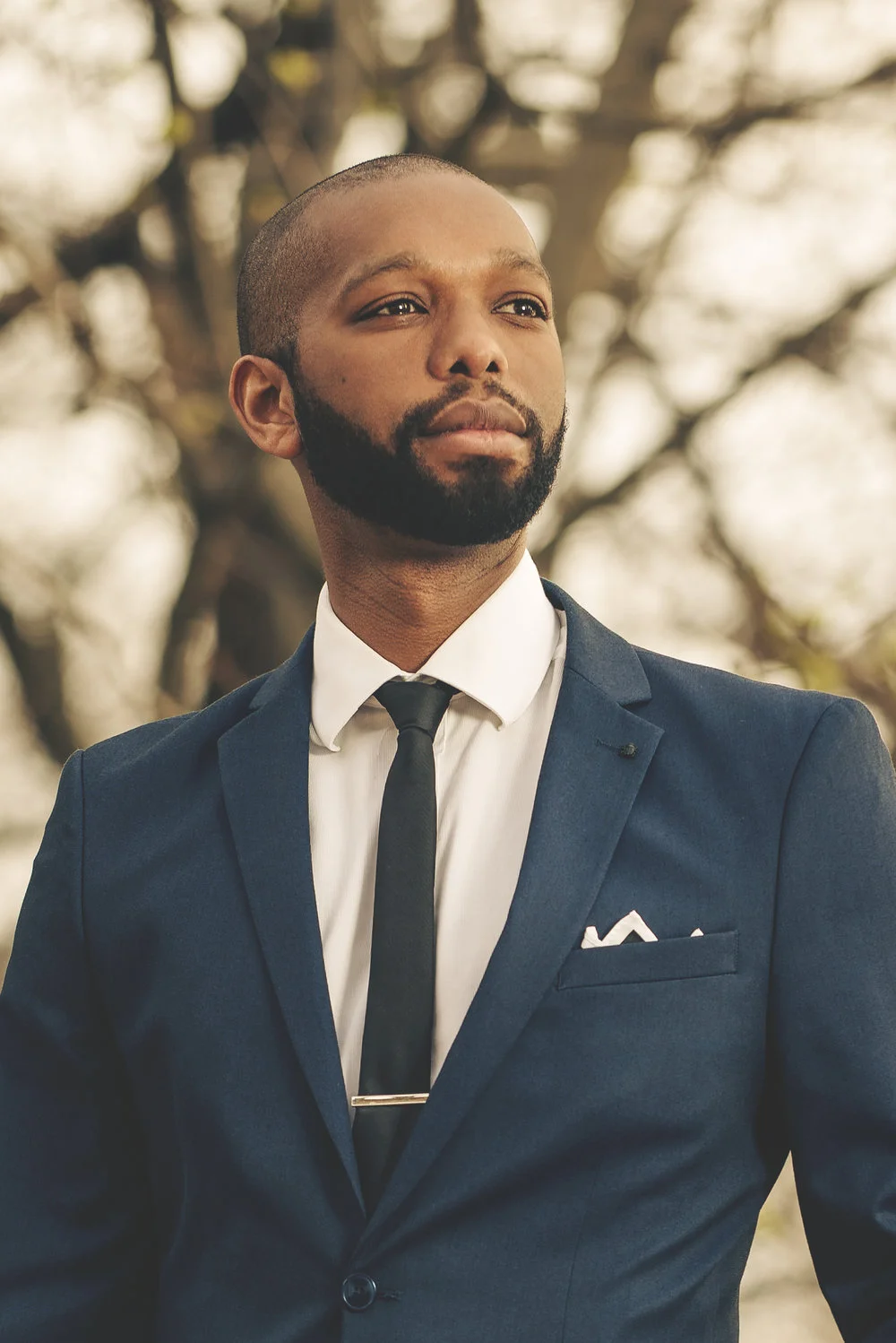 Jonathan Woody, Bass-Baritone The American bass-baritone, Jonathan Woody, obtained his Bachelor of Music degree in Vocal Performance from the University of Maryland, College Park and completed his Master of Music degree in Early Music at McGill University in 2010 as a student of Sanford Sylvan . Jonathan Woody maintains an active performing schedule as a concert and operatic singer. He is a sought-after performer of early and new music in New York and nationwide. An early-music specialist, he is equally comfortable as soloist and ensemble member. Called an "artist worth keeping an eye on" by the Washington Post and noted for "clarity and fire" by the New York Times and called “charismatic” and “riveting” by the New York Times , he is a member of the Grammy-nominated Trinity Wall Street Choir , where he is consistently featured, often in performances of works by George Frideric Handel and J.S. Bach . He performs regularly with ensembles across the USA; recent engagements include performances with the Green Mountain Project, the Clarion Music Society, Musica Sacra, Antioch Chamber Ensemble , TENET , Signal Ensemble, Prototype Festival, Spire Chamber Ensemble, Santa Fe Desert Chorale, Brooklyn Baroque and Gotham Chamber Opera. In recent seasons Jonathan Woody has performed on the stages of Carnegie Hall, Alice Tully Hall & Avery Fischer Hall at Lincoln Center, Barbican, Théâtre des Champs-Elysées, John F. Kennedy Center, Brooklyn Academy of Music (BAM), Walt Disney Concert Hall, Madison Square Garden, and the Barclays Center. the and the Walt Disney Concert Hall. He has performed with such groups as the New York Philharmonic Orchestra , Studio de Musique Ancienne de Montréal, Les Violons du Roy (Director: Bernard Labadie ) and La Chapelle de Québec, Montreal's Theatre of Early Music (Director: Daniel Taylor ), Washington Bach Consort (Director: J. Reilly Lewis ), National Symphony Orchestra , Cathedral Choral Society, Gentlemen of St. Thomas, Fifth Avenue, and Washington's Bach Sinfonia (Director: Daniel E. Abraham ). During the 2012-2013 concert season Jonathan Woody collaborated with the Denver Early Music Consort, New York's TENET , Brooklyn Baroque , Mark Morris Dance Group, Austin's Ensemble VIII and the Rolling Stones. In recent seasons, he has been seen on the operatic stage as Un Ami in Milhaud's Le Pauvre Matelot , as the Sorceress in Purcell's Dido & Aeneas , as Claudio in G.F. Handel 's Agrippina and as Escamillo in Peter Brook’s La Tragédie de Carmen . He has performed in productions with the Santa Fe Opera, Gotham Chamber Opera, Pocket Opera of New York, Opera McGill, Washington National Opera, Washington Concert Opera, Opera Lafayette and the Wolf Trap Opera Company. In 2012, he was awarded Honorable Mention in the Seventh Biennial Bach Vocal Competition for American Singers in Bethehem, Pennsylvania, in 2013 he was selected as the Virginia Best Adams Fellow at the Carmel Bach Festival in Carmel, California, and in 2014 he joined the Oregon Bach Festival as the OBF Vocal Fellow. Upcoming engagements include performances with BAM's Next Wave Festival, Bach Collegium San Diego (Director: Ruben Valenzuela ), Handel and Haydn Society and Nashville Symphony, and touring with Apollo's Fire (Director: Jeannette Sorrell ) and Pegasus Early Music. Jonathan Woody has recorded with the Trinity Wall Street Choir under the Musica Omnia label, most recently being featured on the premiere recording of Ralf Yusuf Gawlick's Missa Gentis Humanae for 8 voices. In May 2014 Quill Classics featured him as soloist for a concert of German and French music by Brooklyn Baroque and Friends at the Church of St. Luke in the Fields in New York City. He currently resides in Brooklyn, New York.
