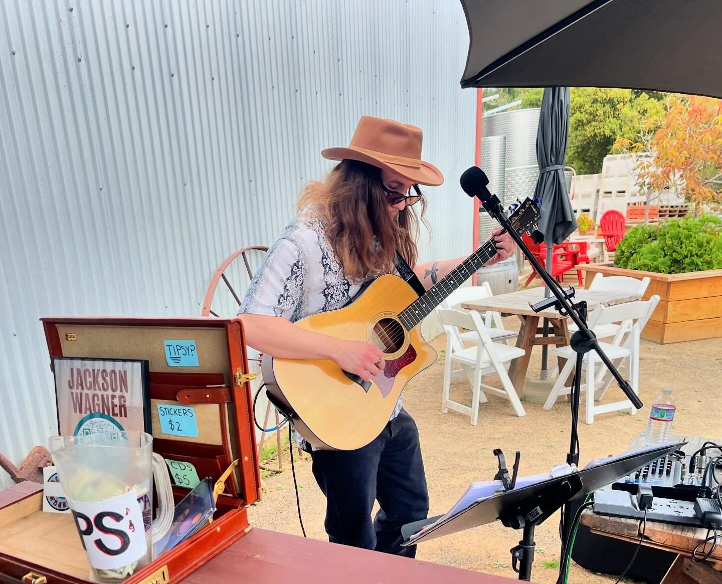 🎶🎶🎶JACKSON WAGNER🎶🎶🎶 WINE AND TUNES AND A LAZY AFTERNOON!  Come check it out. Open 12-5pm. #myrtlecreekvineyards #smallbatchwines #friendsoffallbrook