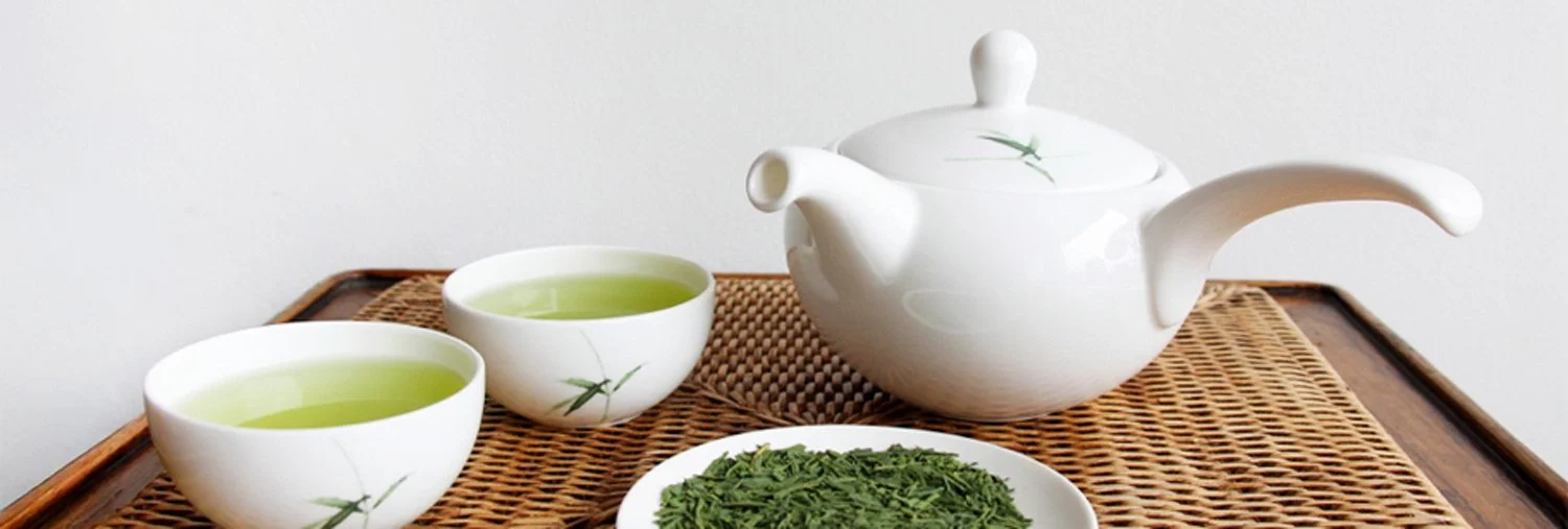 Kyusu Tea Set brewing green tea leaves
