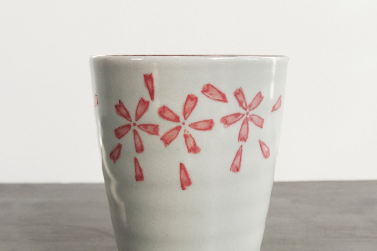 pink-flowers-tea-cup_close.jpg