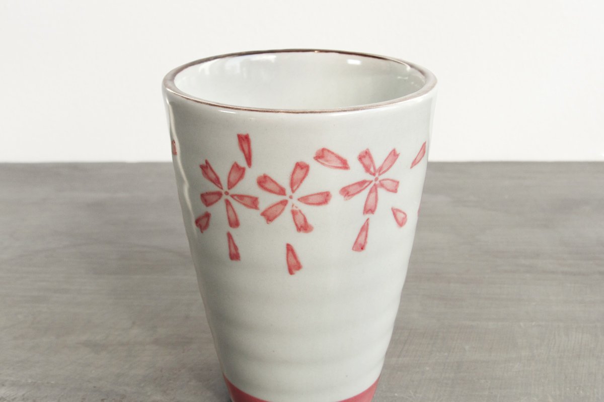pink-flowers-tea-cup_s1.jpg