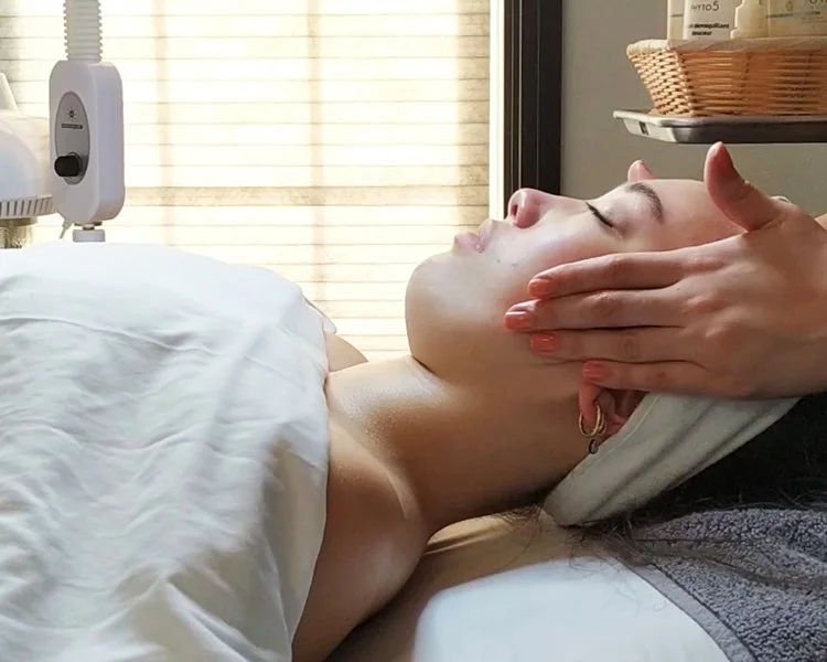 Natural Facelift Massage