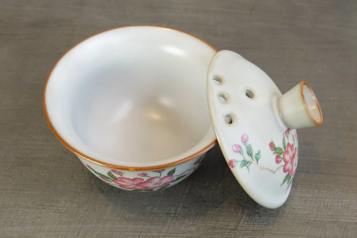 Gaiwan with its lid removed