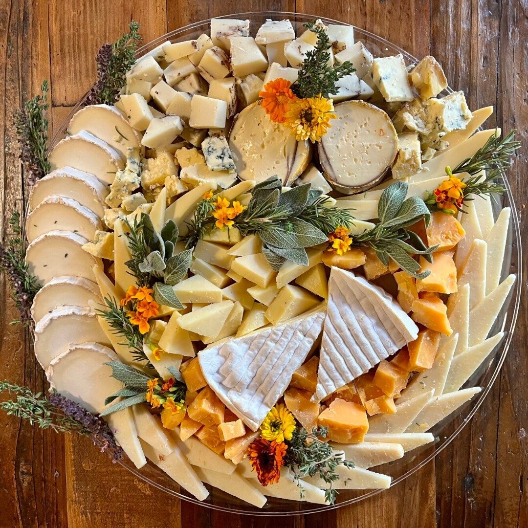 Attention cheese and charcuterie lovers! Looking for the perfect holiday platters? Look no further than Venissimo! 🧀🎉 Discover their wide range of delicious cheeses and tempting charcuterie items, specially curated for your festive gatherings. 🎁 S