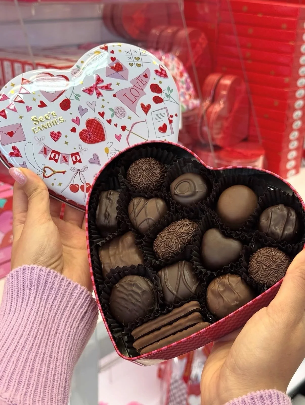 Sip, savor, and shop this February 💗 From thoughtful dining experiences to meaningful gifts and moments of self-care, Valentine&rsquo;s season is best shared with those you love. Discover what&rsquo;s waiting at Flower Hill. #LetsMeetAtFlowerHill
⁠
