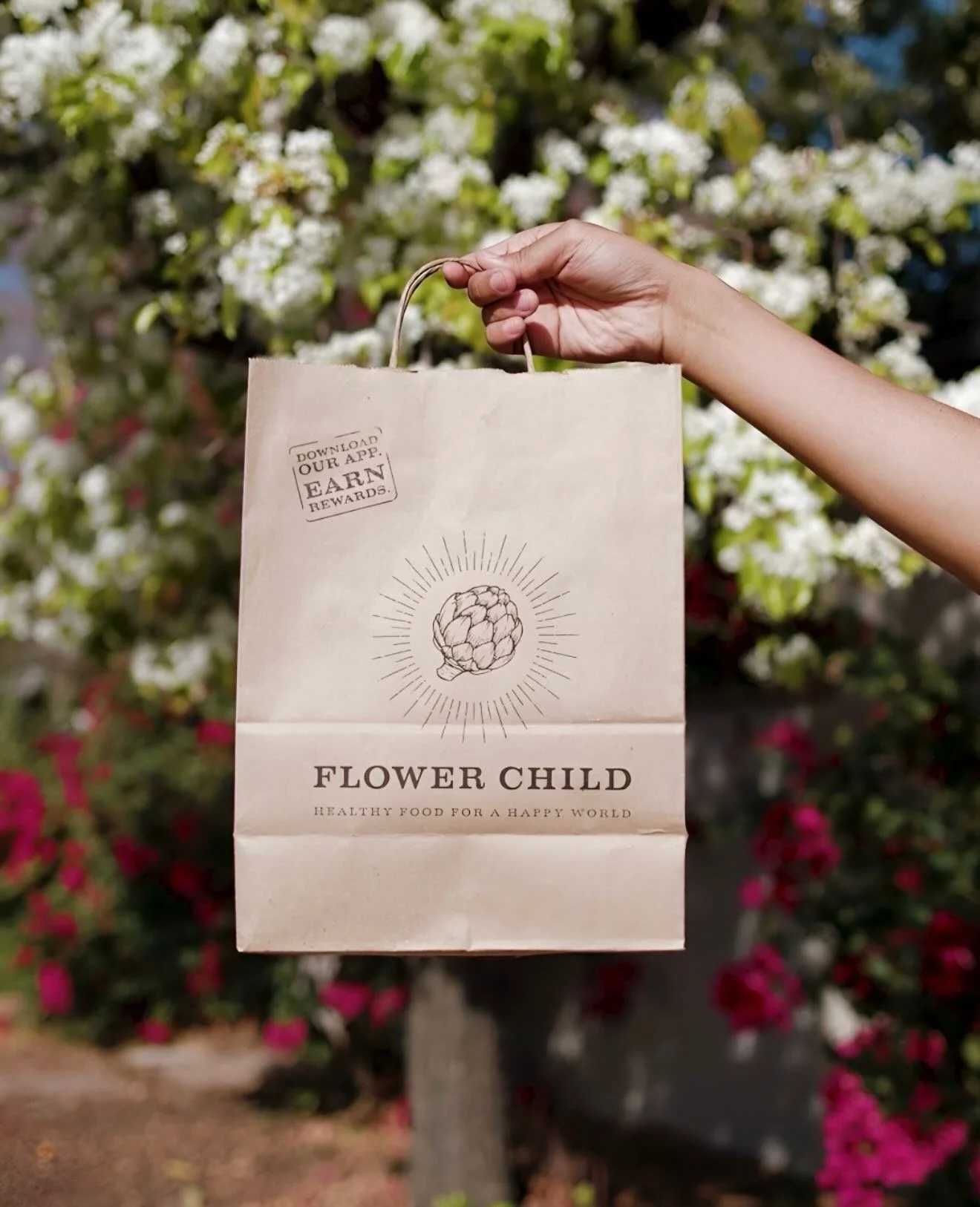 San Diego sunshine calls for something fresh 🌼🥗 Stop by @eatflowerchild for healthy, feel-good eats perfect for spring afternoons. Whether you&rsquo;re grabbing lunch while shopping or catching up with friends on the patio, Flower Child has your he