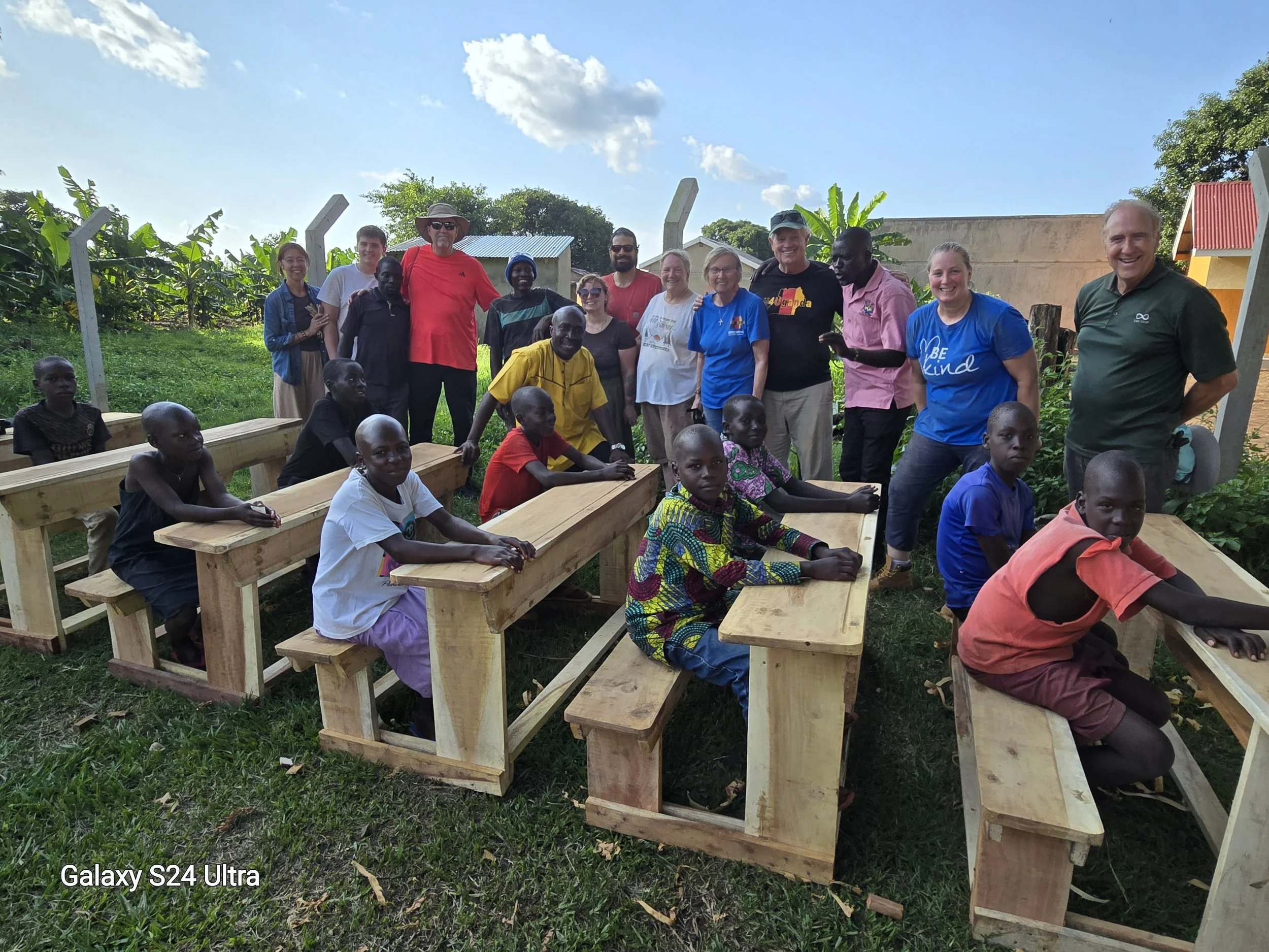 25 building desks gomi w kids.jpg
