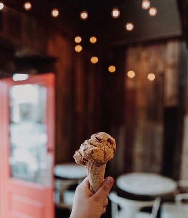 Merry Christmas Eve, Eve! 🎄 Two days left of the holiday shopping hustle and bustle. Don&rsquo;t forget to pick up your Lottie&rsquo;s gift cards (tastiest stocking stuffers) and your holiday dessert pints! 🍦🎅🏼 We are open until 10pm at Walnut Cr