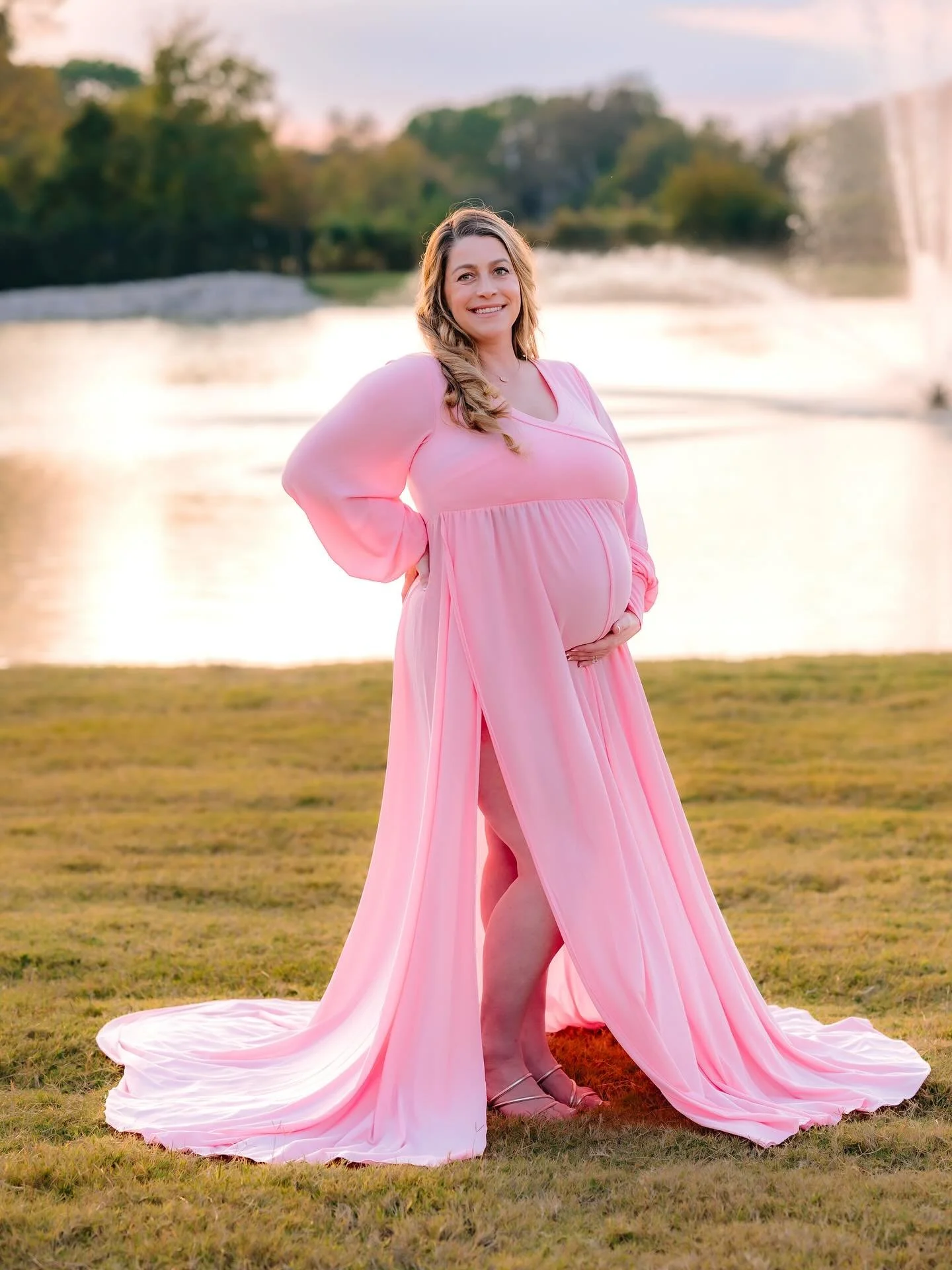 In the middle of a busy fall season, I managed to squeeze in a gorgeous maternity session! And it&rsquo;s a good thing, because baby came just a few days later!