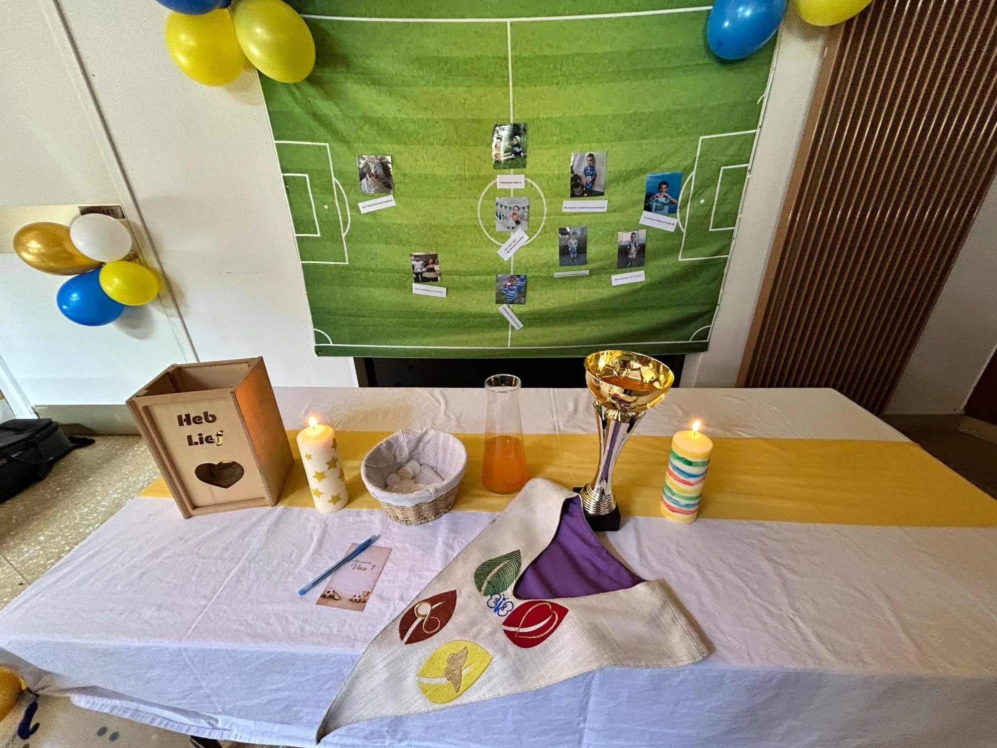 Een groeifeest in voetbalstijl: Vince’ eerste communie De Gouden Kroon te Evergem