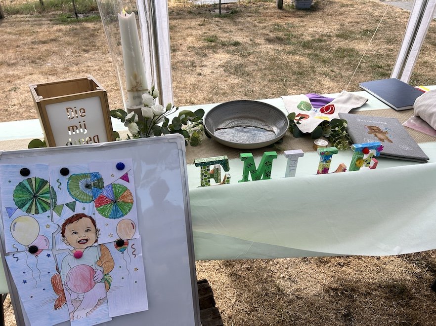 Een warme kring van liefde voor Émile: een doopviering vol betekenis in Bassevelde