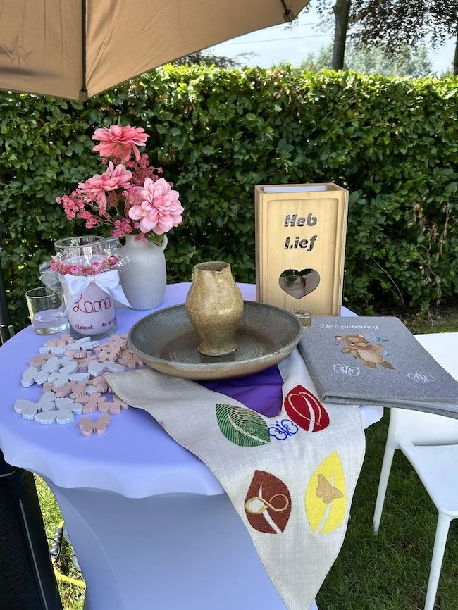 Vlinders voor Laona — een doopviering thuis in Lochristi