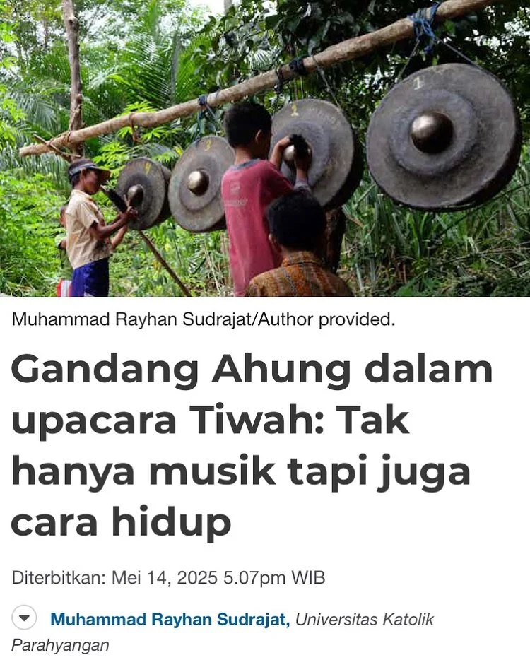 Tulisan saya di @conversationidn sudah terbit. Link untuk bacanya ada di bio ya 👆

Tulisan ini menyoroti bagaimana Gandang Ahung, ansambel gong sakral yang dimainkan dalam ritual kematian Tiwah oleh masyarakat Dayak Katingan di Kalimantan Tengah, bu