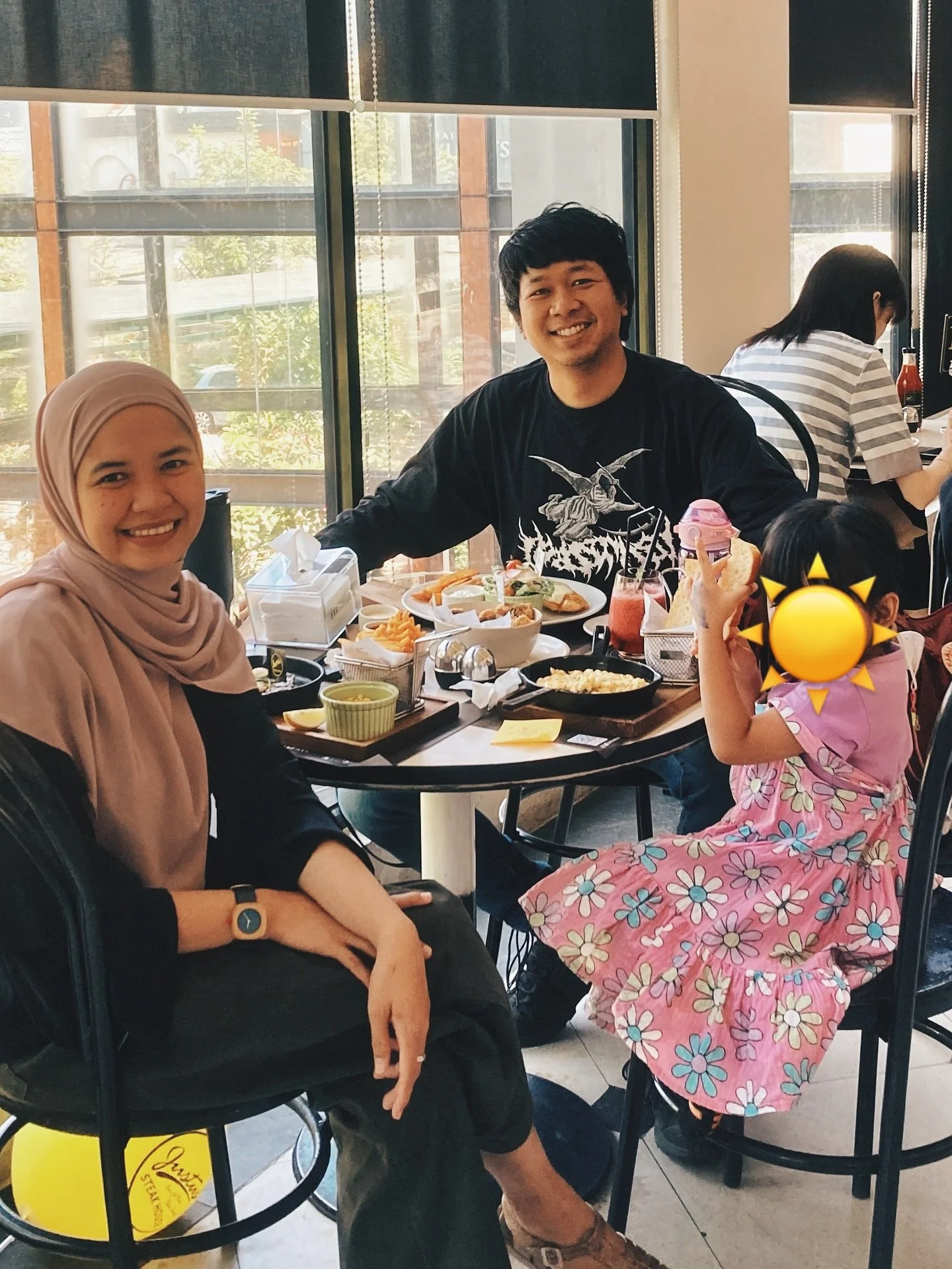 👦: &ldquo;Memang Danum udah siap jadi kakak?&rdquo;
👧: &ldquo;Siap kok!&rdquo;

Oke deh! Yes, we are expecting! Dan ini lagu pilihan Danum. Much love! 💜💜💜💜