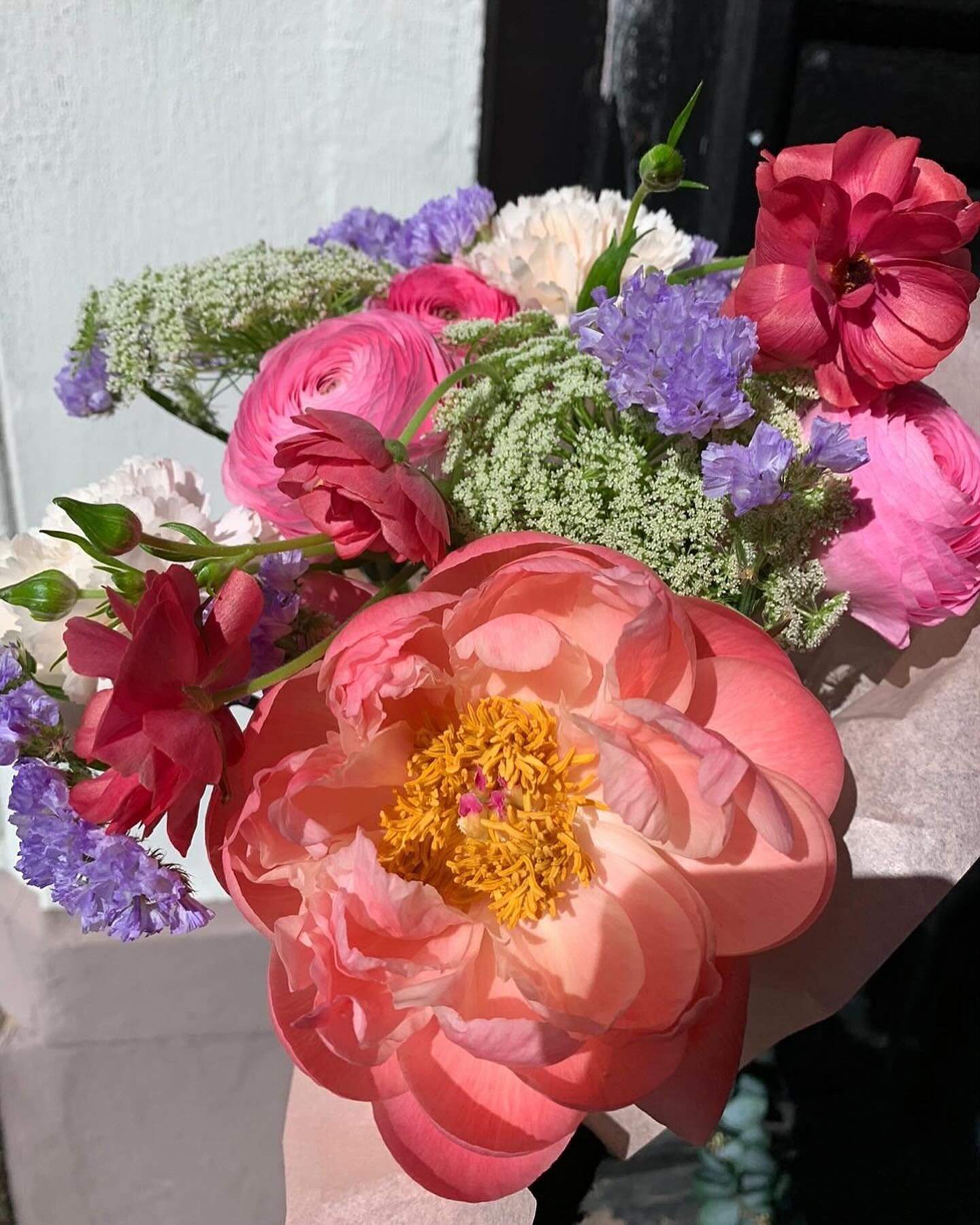 Helgebuketten fra oss denne uken 🌸💗🙌🏻

299,- 
Gratis lokal levering 

Ha en str&aring;lende helg! Klem fra Randi, Serine og Adeline 

#helgebuketten #love #flowers #weekend @randilauvdal_blomster