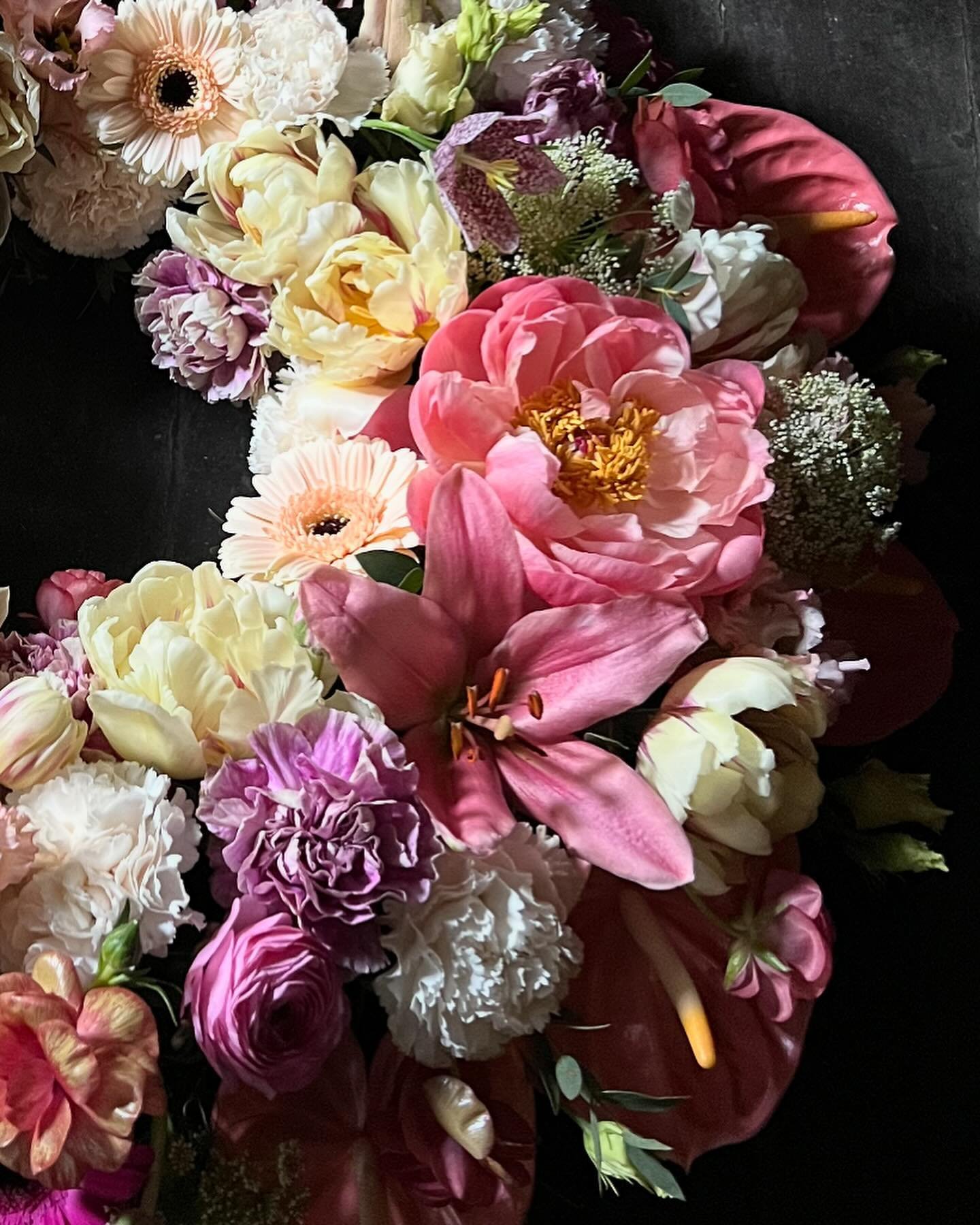 Vi lager blomster til alle anledninger 💗

#wreath #krans #loveyou @randilauvdal_blomster