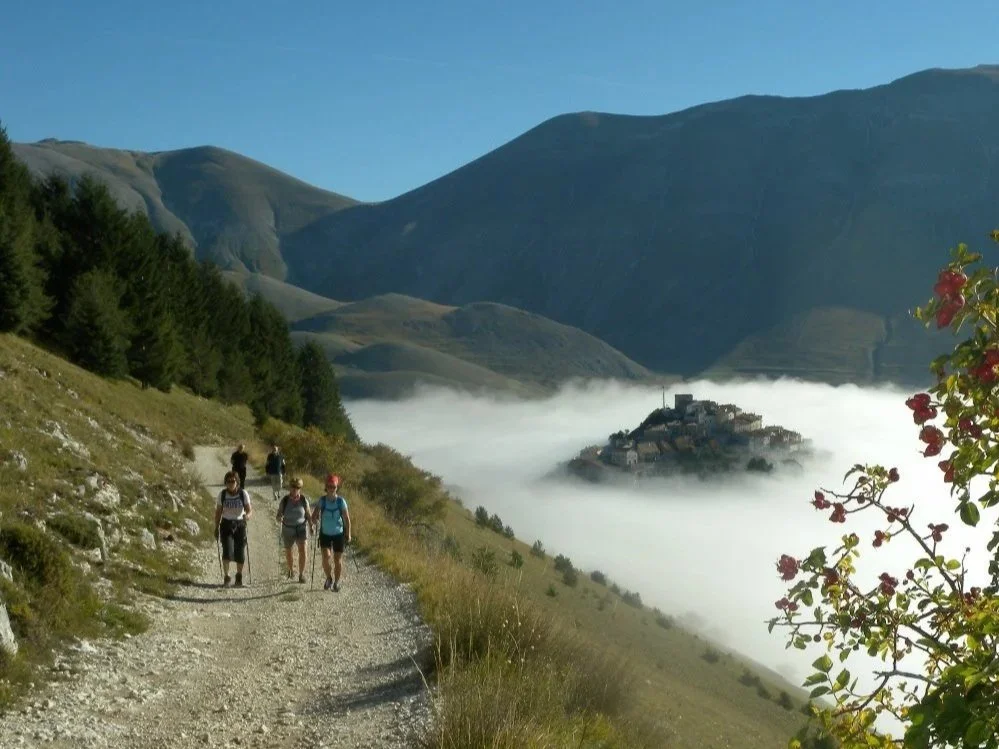 Unike fjellturer i vakkert Italiensk fjellandskap