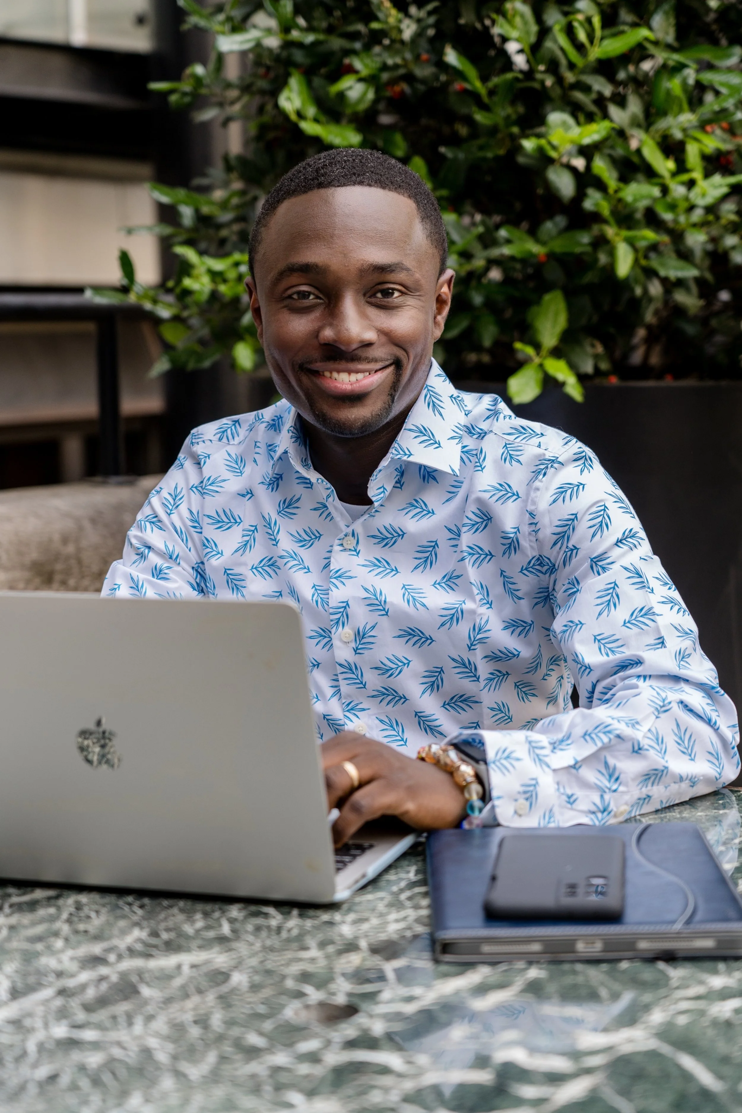 How to look more professional on your business photos? 