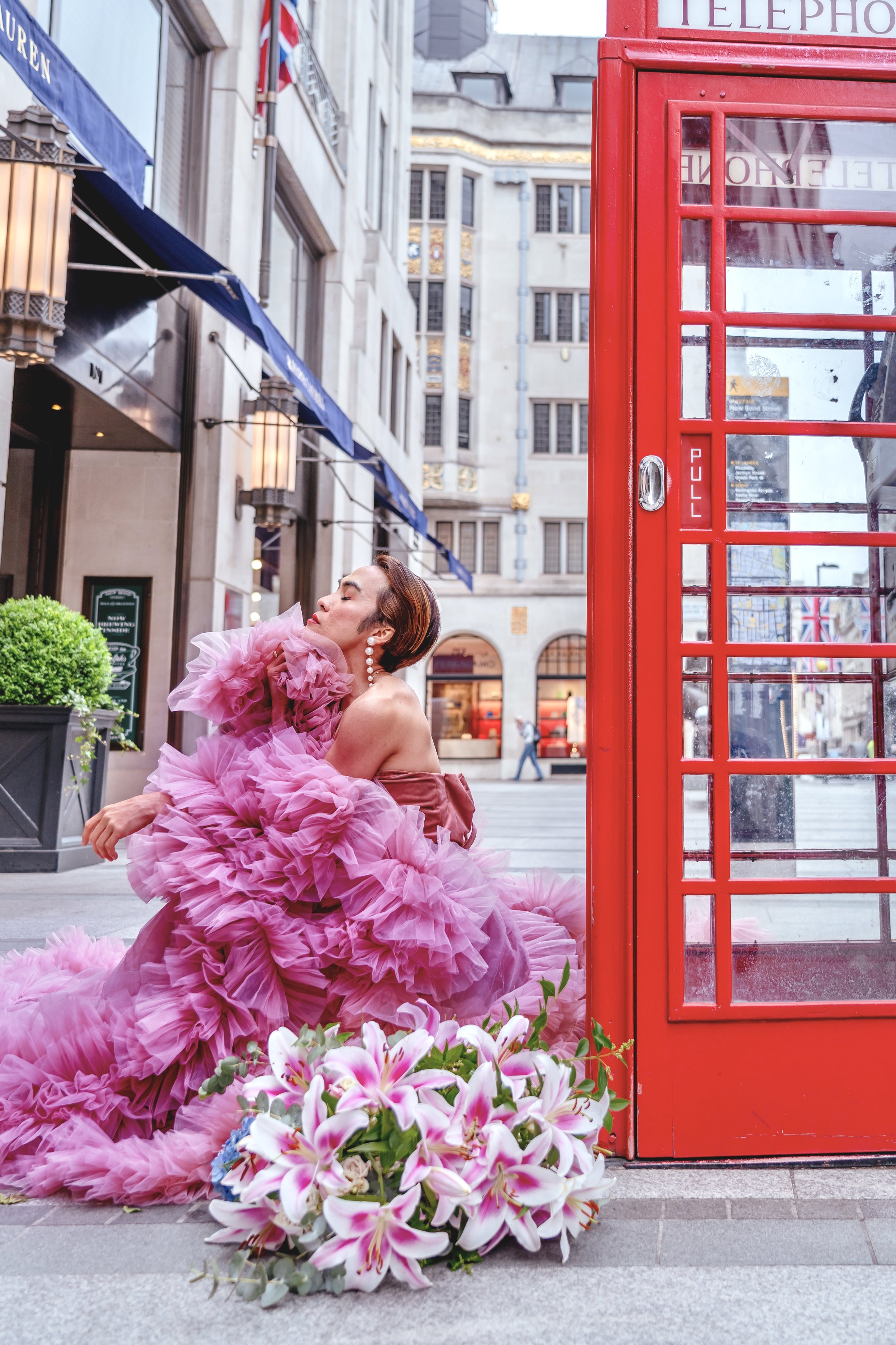Summer &amp; Spring Photoshoot in London: Blossoms, Light &amp; Perfect Outfits