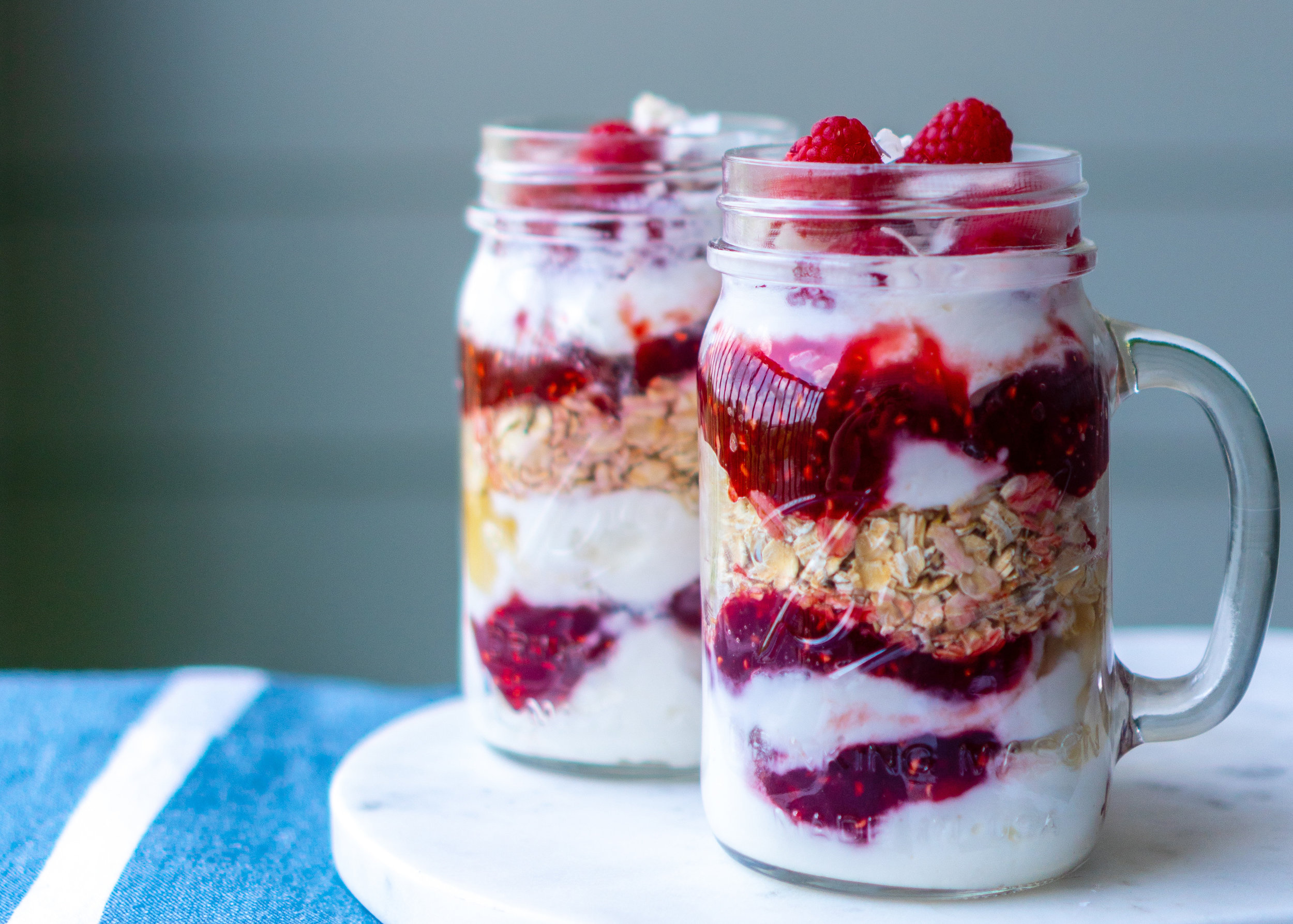 PARFAIT DE GRANOLA YOGUR CON FRUTOS DEL BOSQUE — The Witty Lemon | Recetas Saludables | Batch Cooking | Cosmética Natural