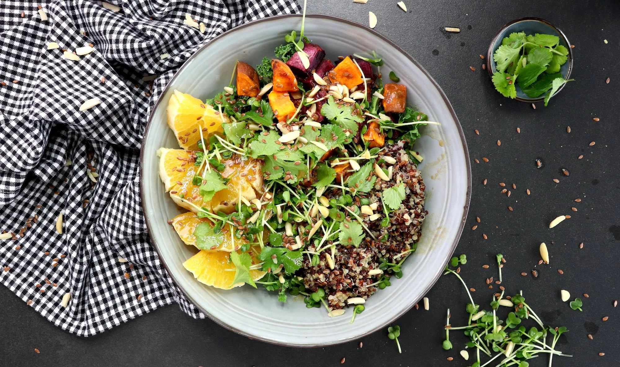 BUDDHA BOWL DE QUINOA, KALE Y NARANJAS (Vegano)