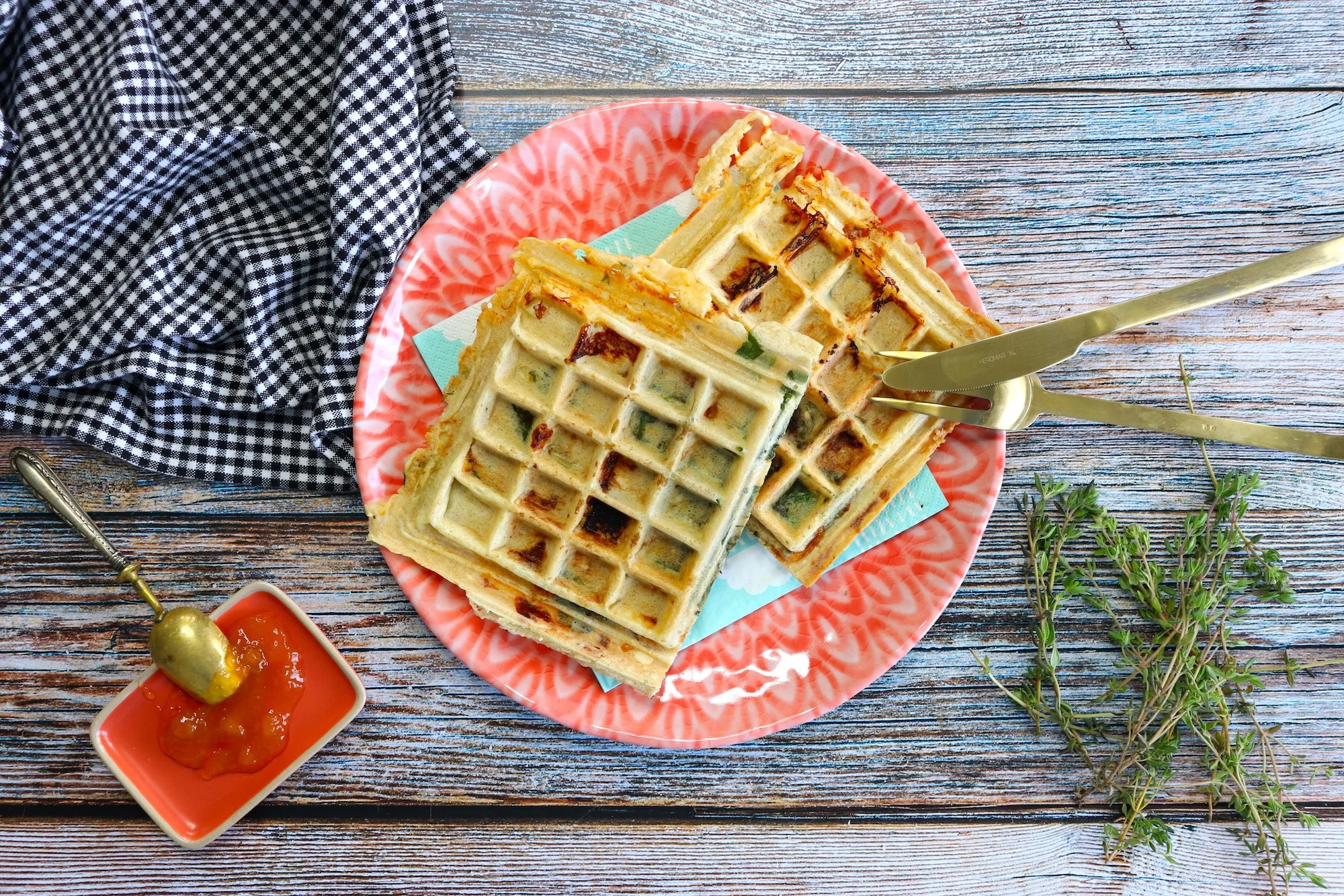 GOFRES RELLENOS DE QUESO DE CABRA Y MERMELADA DE ALBARICOQUE CON TOMILLO