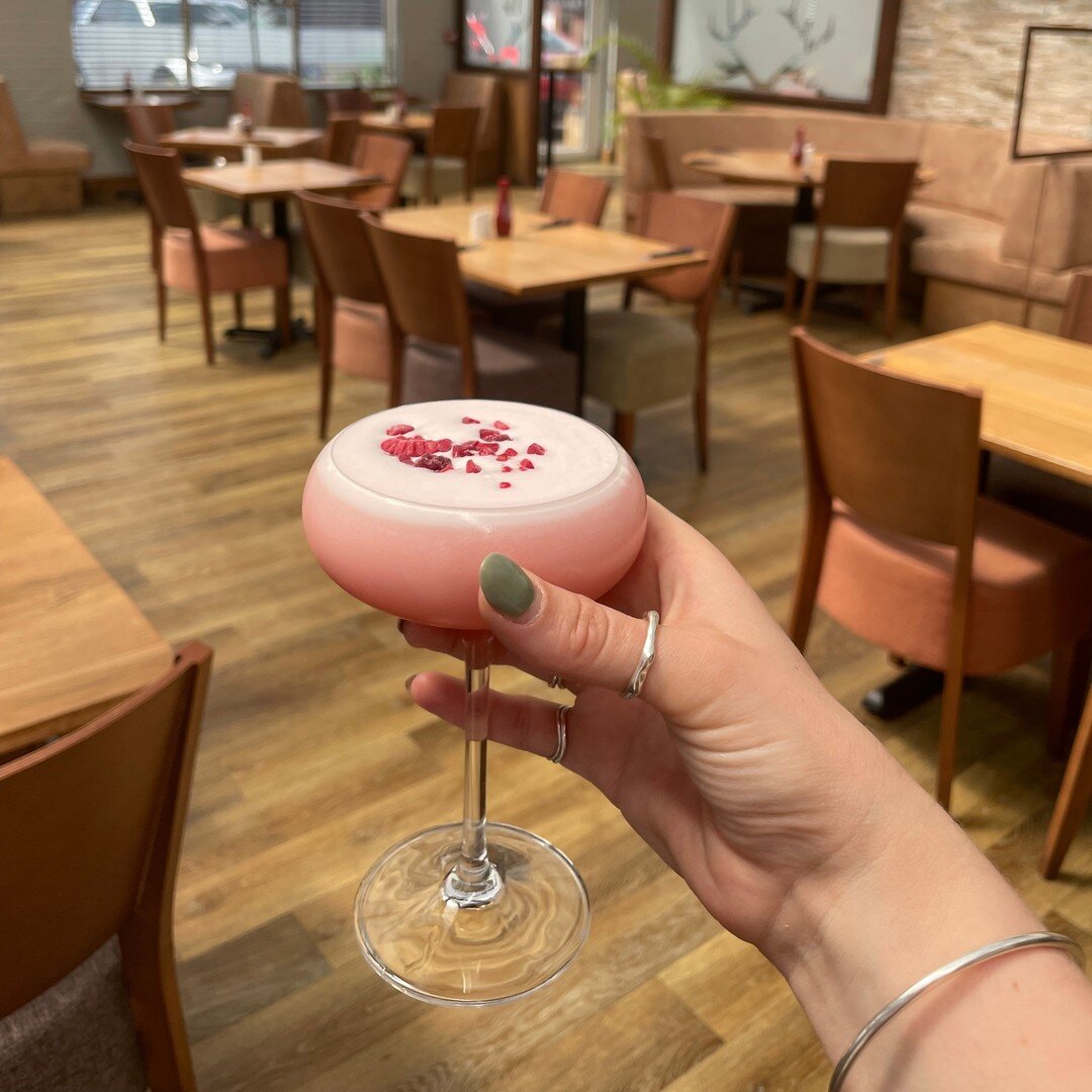 It's Friday!! Cheers to the weekend - who is coming to join us for some delicious cocktails over the weekend? It's going to be a hot one so nothing better than enjoying a refreshingly cool cocktail enjoying the sun outside or in our air-conditioned r