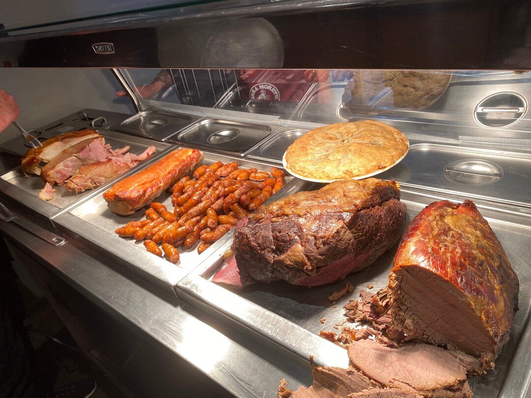 Our carvery is back again today with a selection of succulent roasted meats - from gammon, beef and turkey we've got lots to choose from! Along with stuffing, roast potatoes, selection of fresh vegetables, yorkshire puddings and our famous gravy🍴🥔?