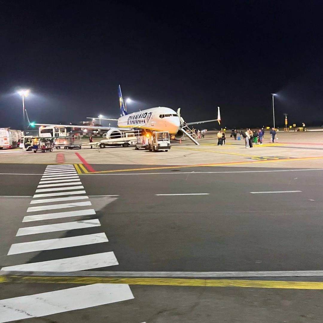 Nightly trains and nightly planes. 
🌙 👻

(Bild von heute)